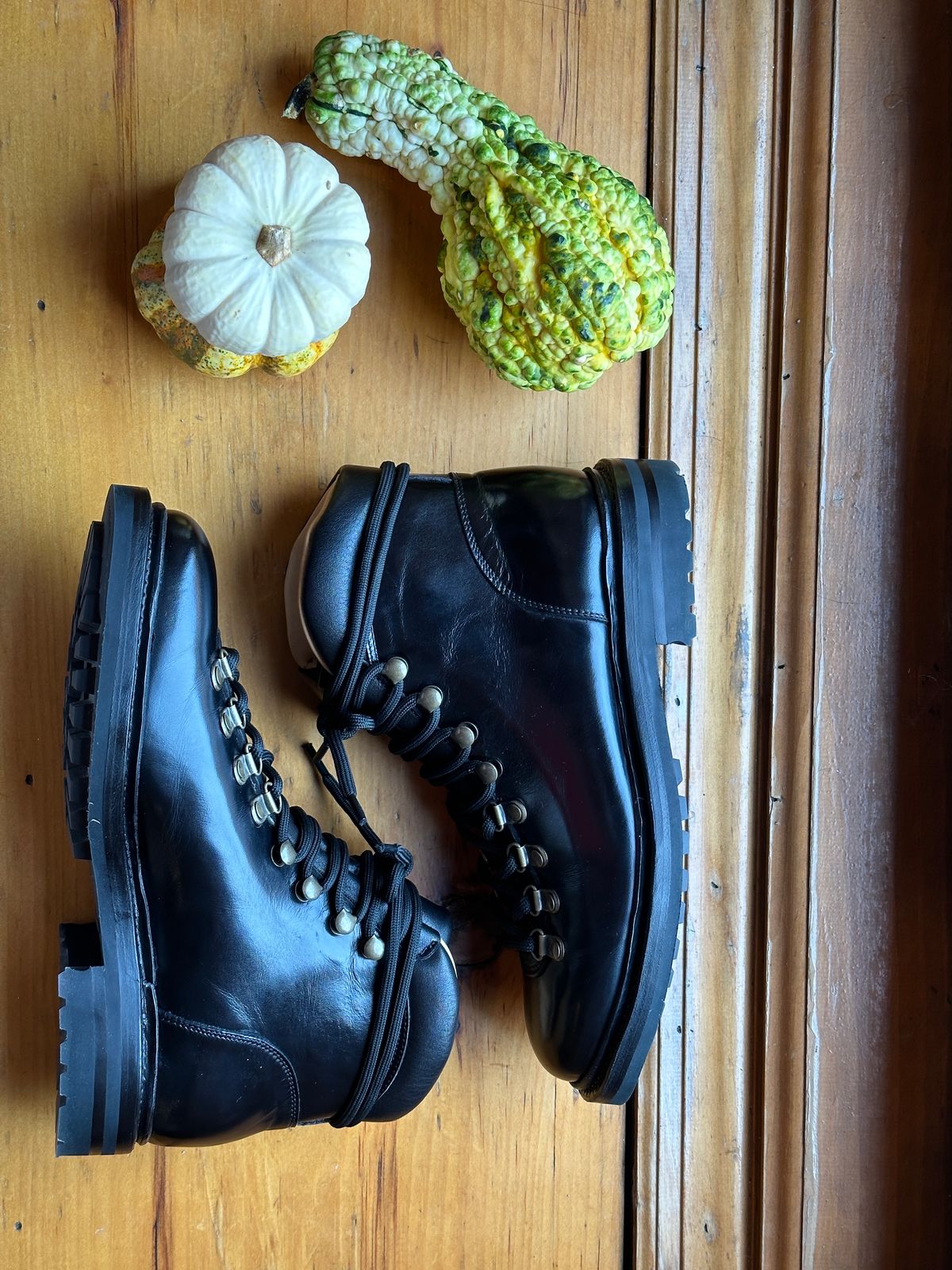 Photo by waltyboy on November 4, 2023 of the Meermin Hiking Boot in D'Annonay Black Calf.