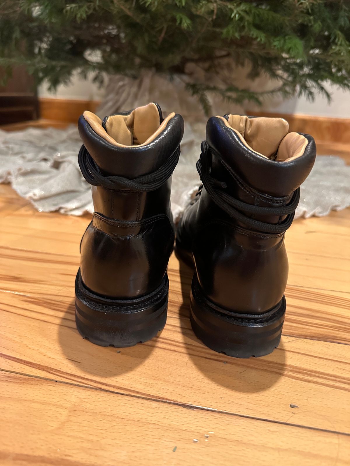Photo by waltyboy on December 6, 2023 of the Meermin Hiking Boot in D'Annonay Black Calf.