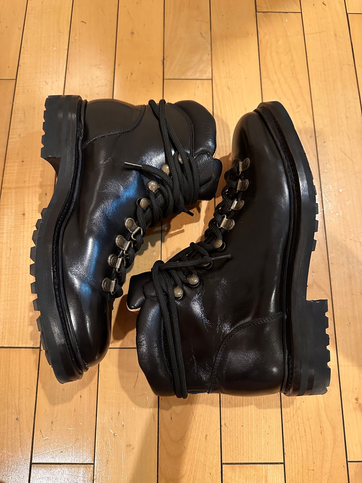 Photo by waltyboy on January 6, 2024 of the Meermin Hiking Boot in D'Annonay Black Calf.