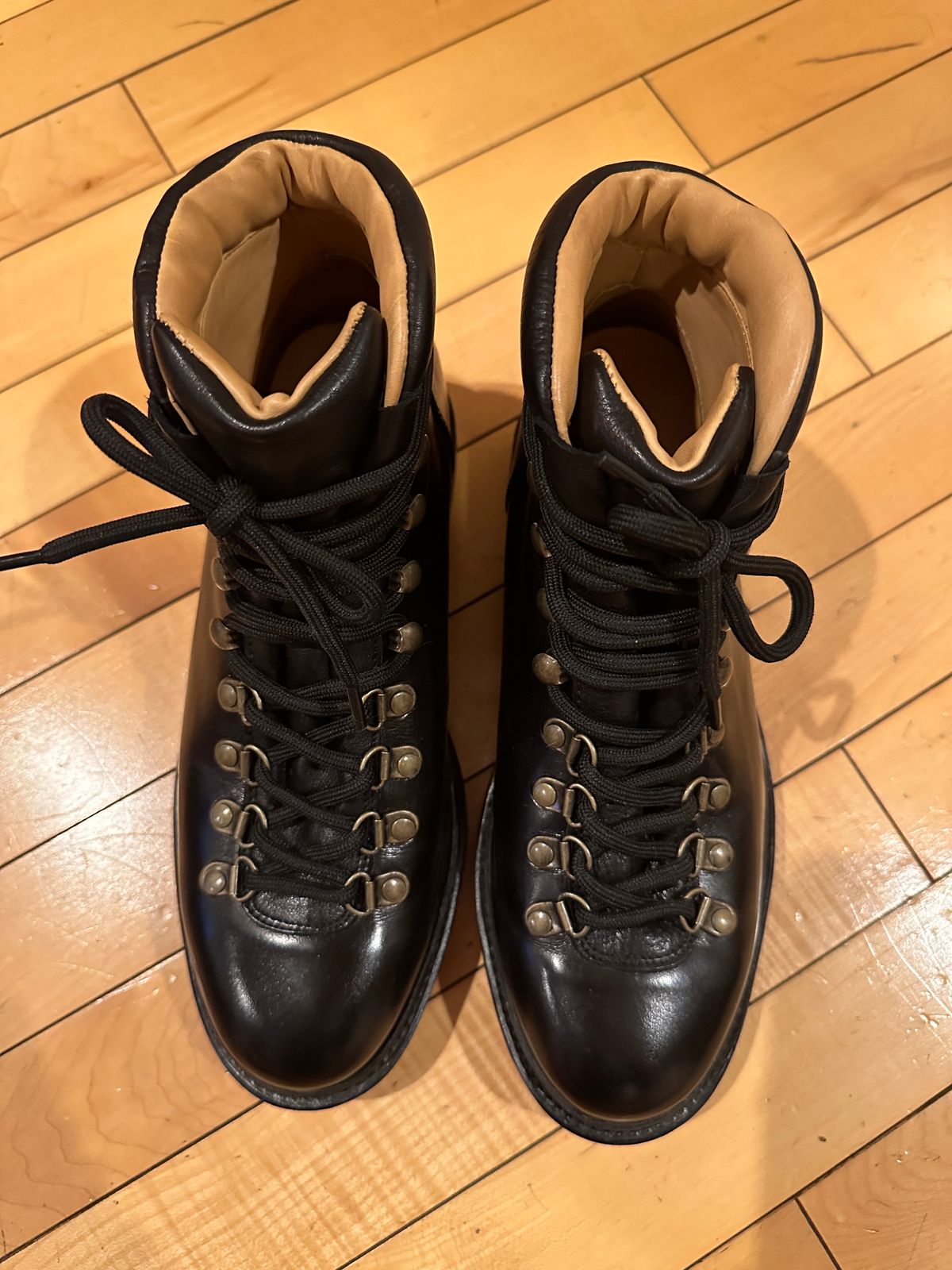 Photo by waltyboy on February 6, 2024 of the Meermin Hiking Boot in D'Annonay Black Calf.