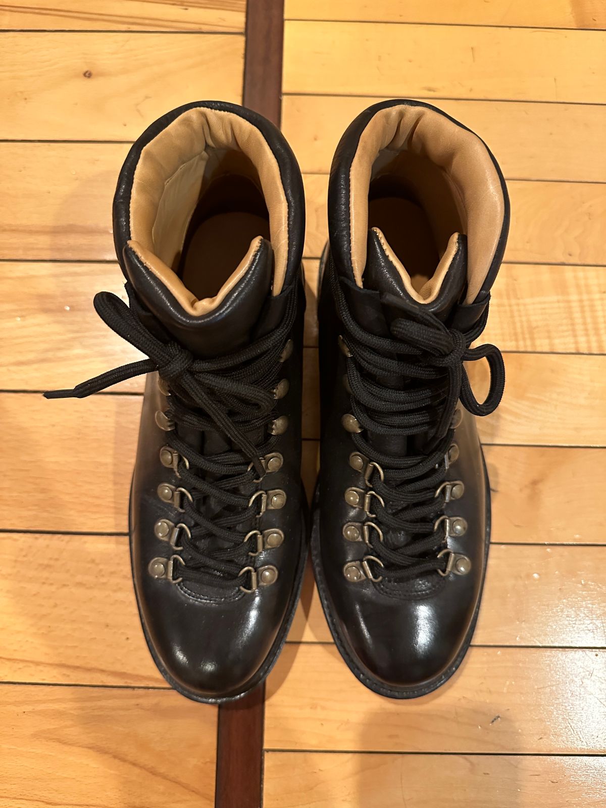 Photo by waltyboy on April 6, 2024 of the Meermin Hiking Boot in D'Annonay Black Calf.