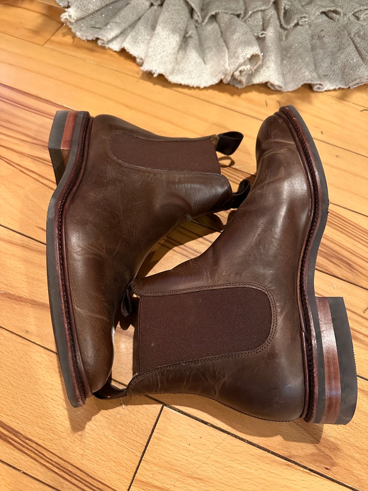 Photo by waltyboy on December 6, 2023 of the Meermin Chelsea Boot in Rust Waxy Calf.