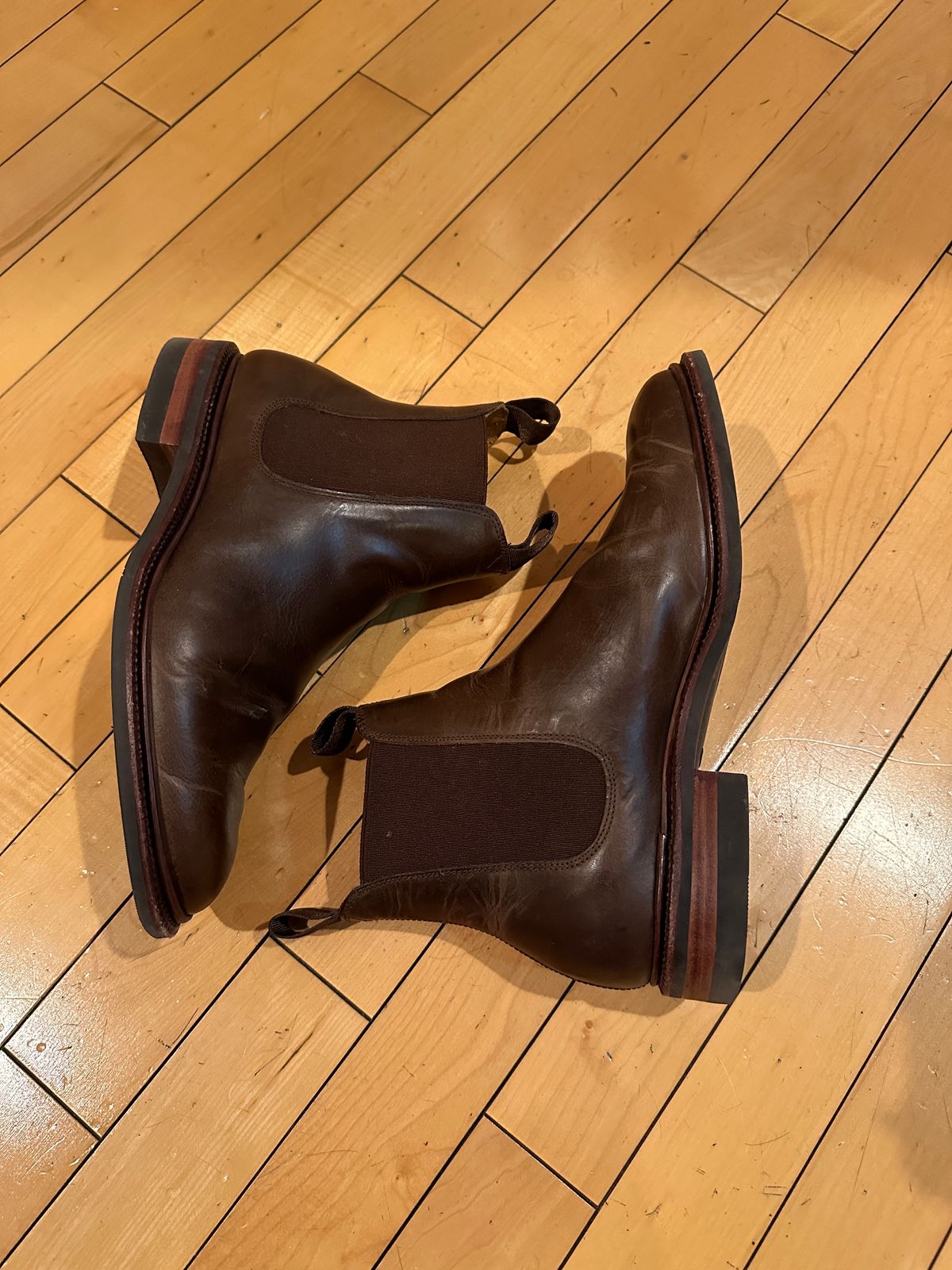 Photo by waltyboy on January 6, 2024 of the Meermin Chelsea Boot in Rust Waxy Calf.