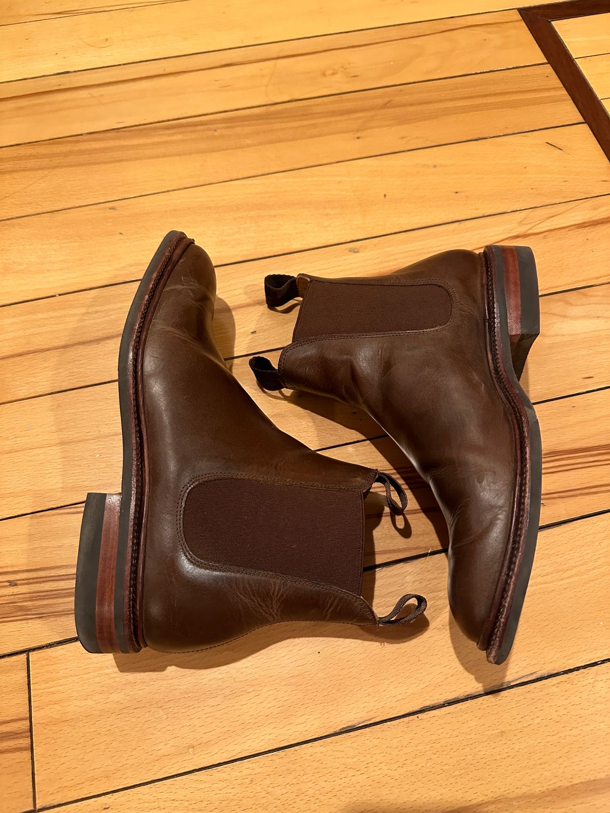 Photo by waltyboy on March 6, 2024 of the Meermin Chelsea Boot in Rust Waxy Calf.