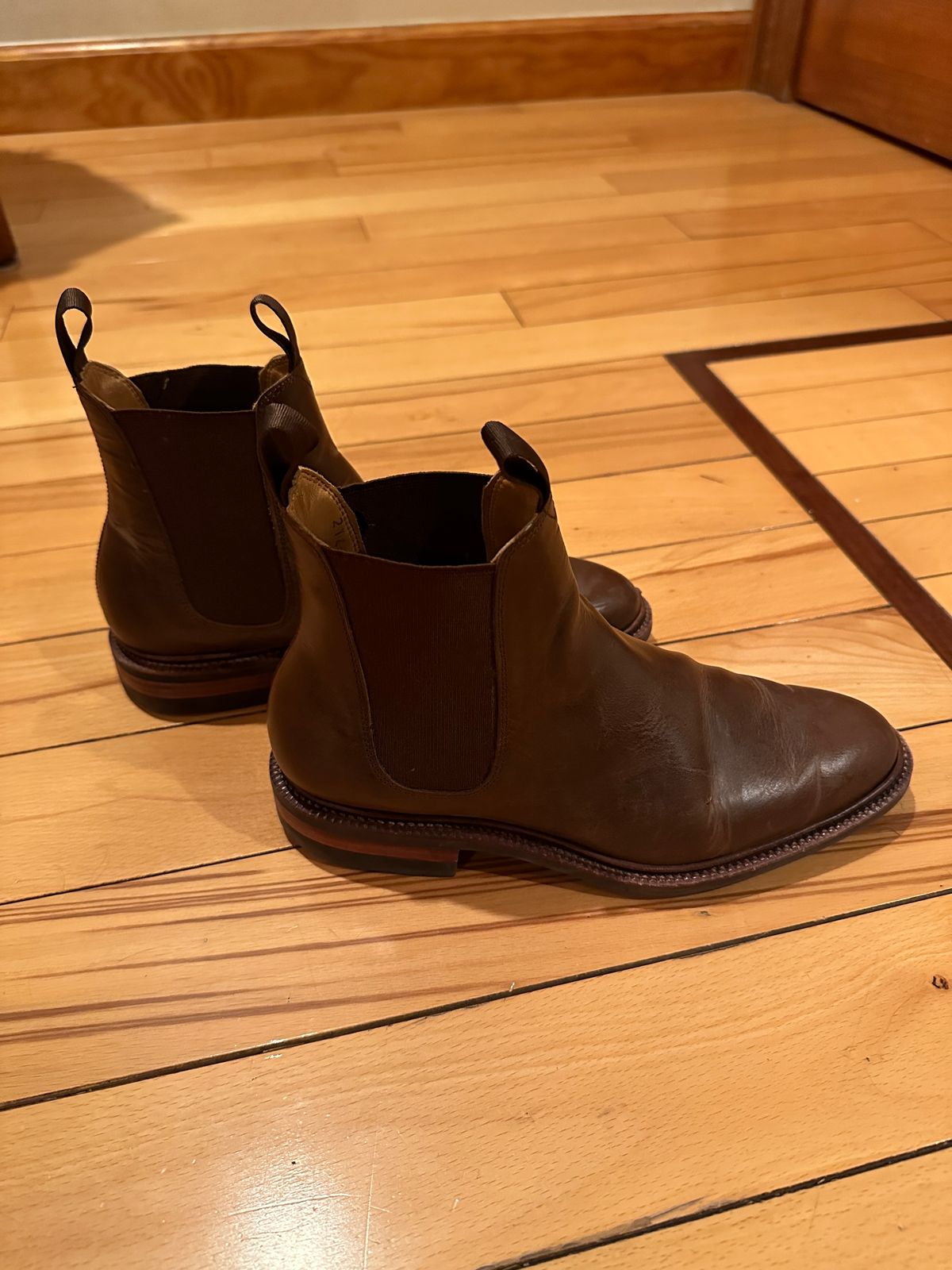 Photo by waltyboy on March 6, 2024 of the Meermin Chelsea Boot in Rust Waxy Calf.