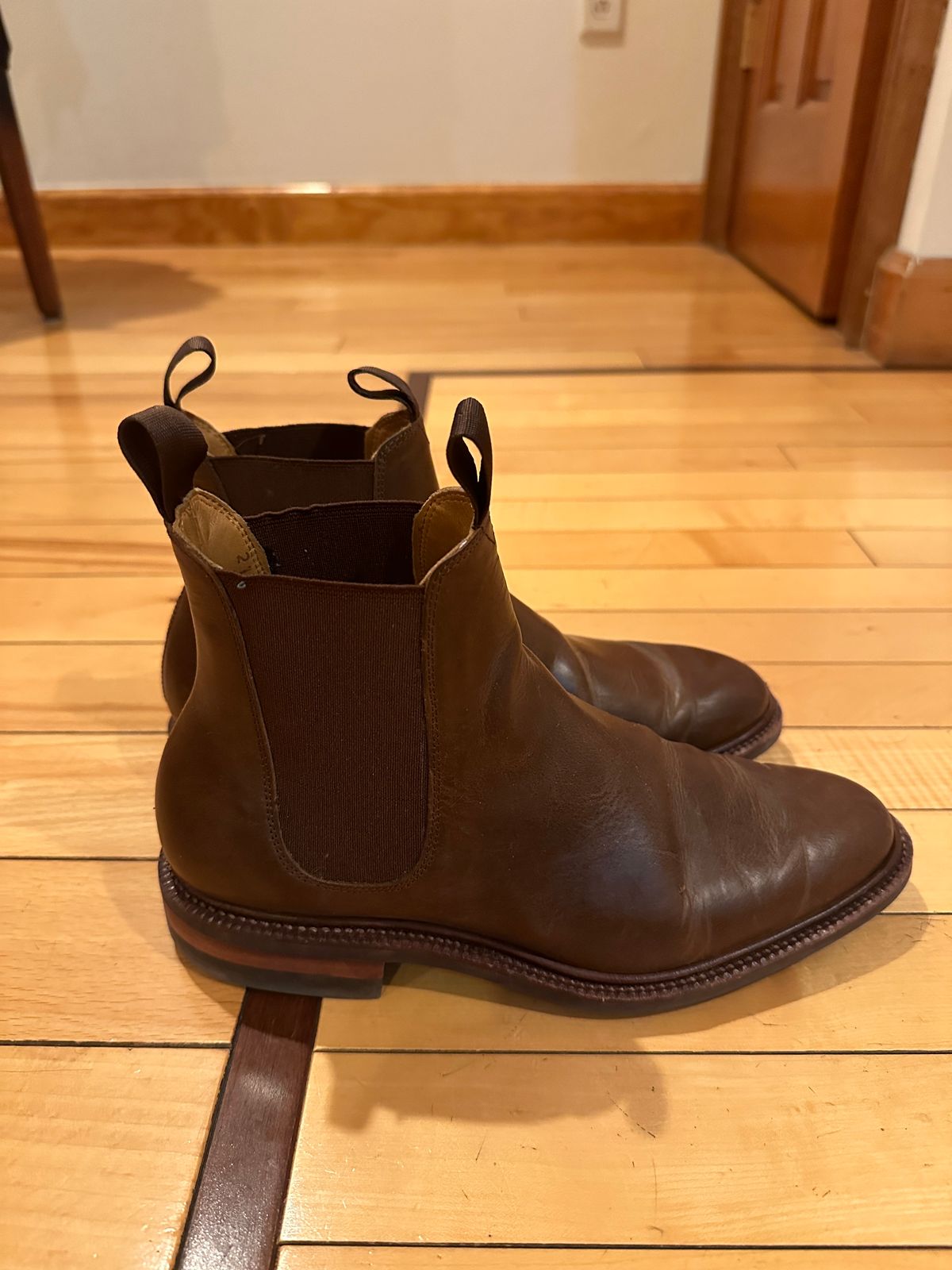 Photo by waltyboy on April 6, 2024 of the Meermin Chelsea Boot in Rust Waxy Calf.
