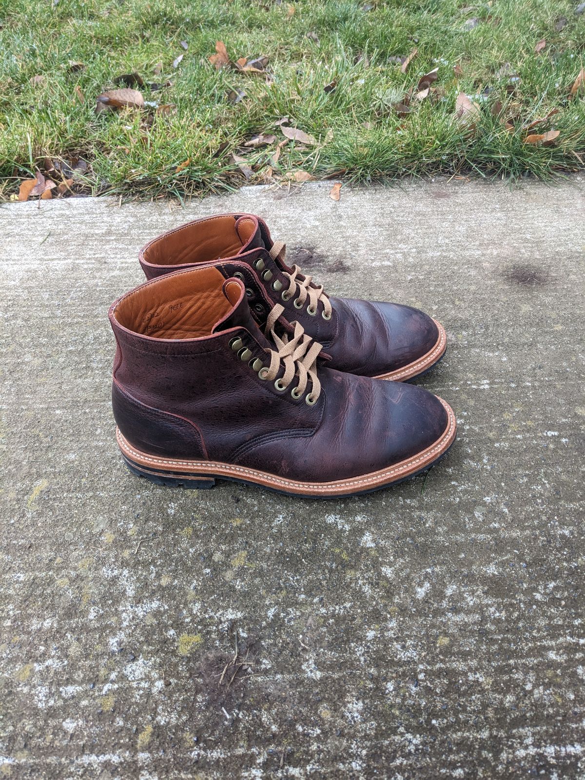 Photo by pumas88888888 on January 4, 2023 of the Grant Stone Diesel Boot in C.F. Stead Dark Burgundy Classic Kudu.