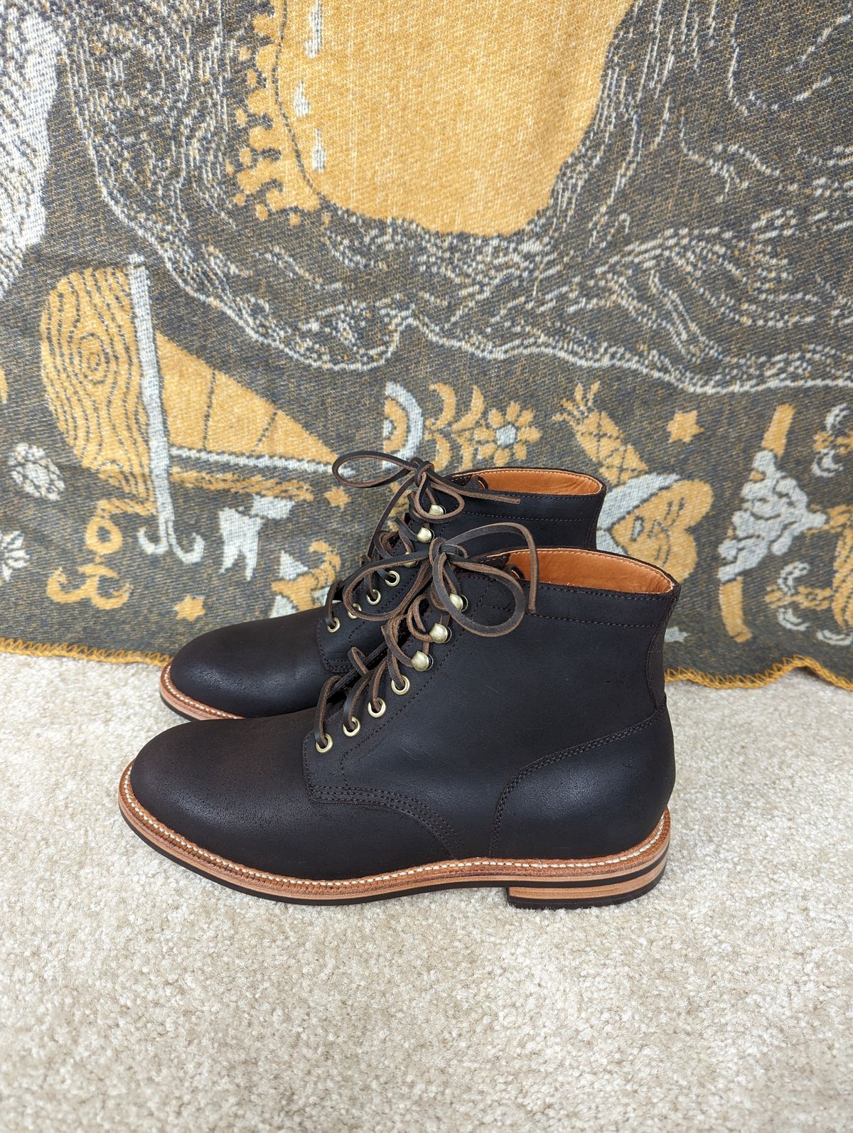 Photo by unofficiallegends on October 1, 2022 of the Grant Stone Diesel Boot in C.F. Stead Earth Waxy Commander Suede.