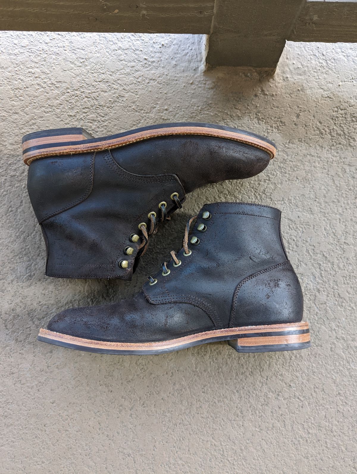 Photo by unofficiallegends on December 3, 2022 of the Grant Stone Diesel Boot in C.F. Stead Earth Waxy Commander Suede.