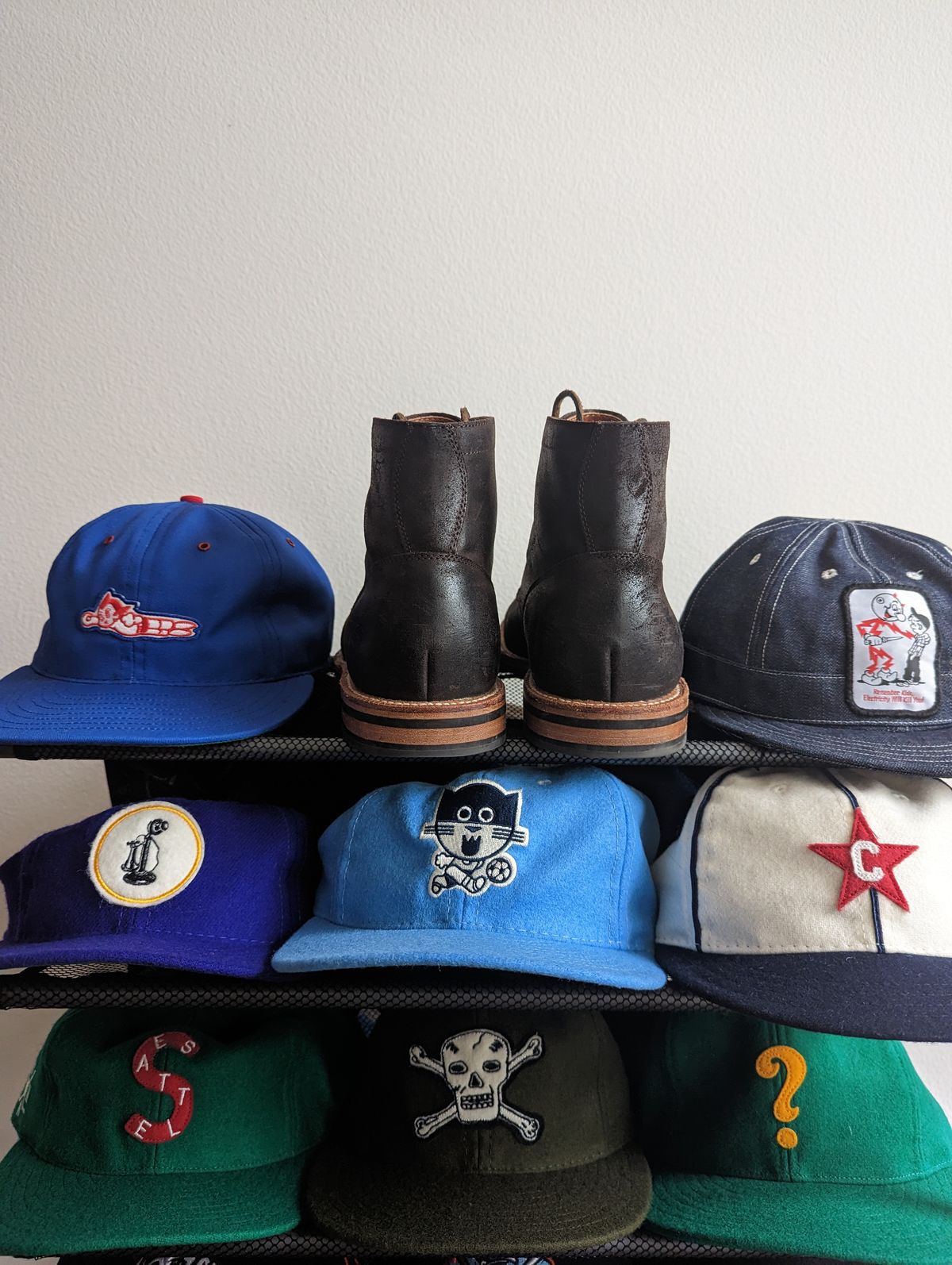 Photo by unofficiallegends on February 1, 2023 of the Grant Stone Diesel Boot in C.F. Stead Earth Waxy Commander Suede.