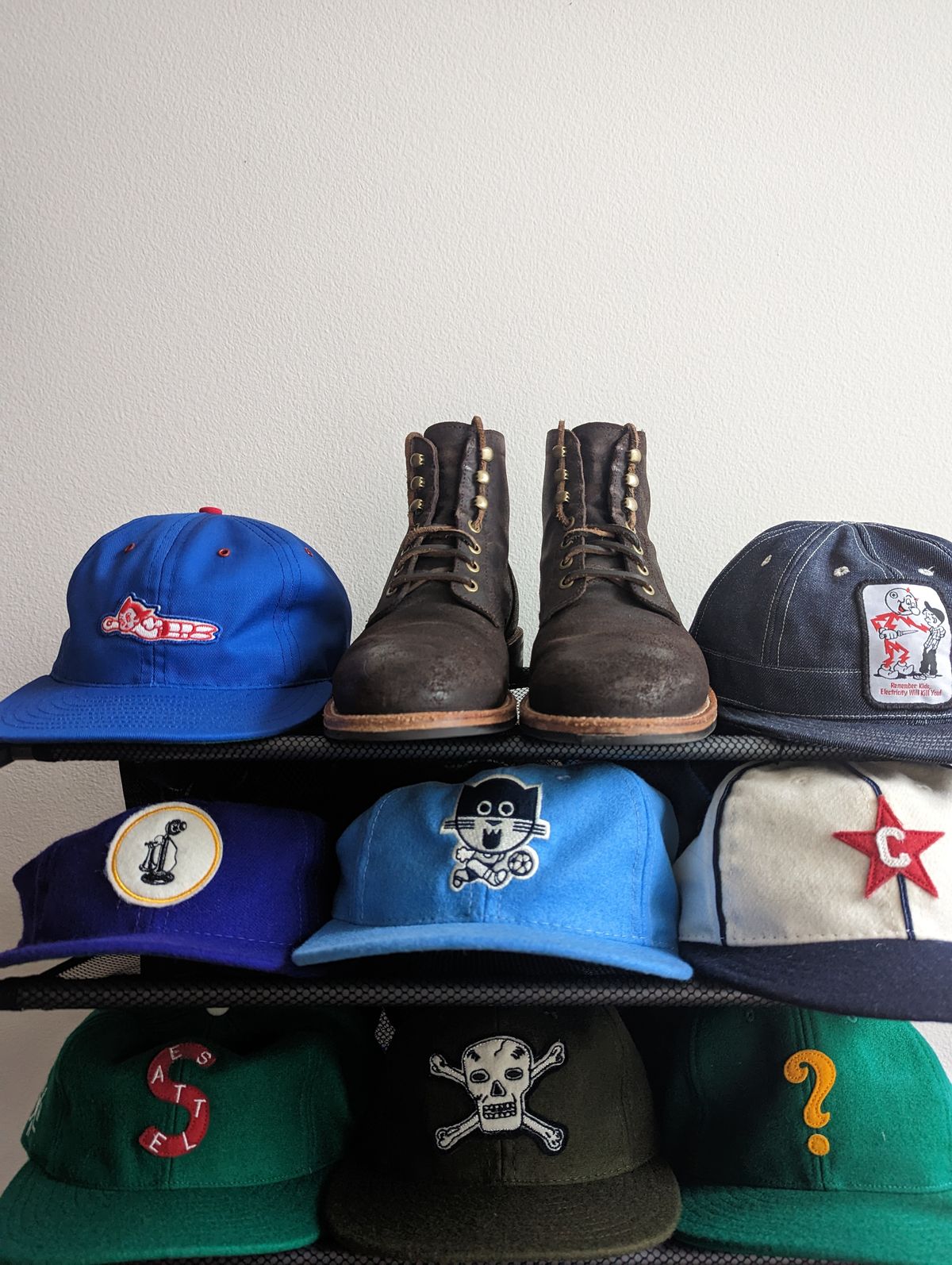Photo by unofficiallegends on February 1, 2023 of the Grant Stone Diesel Boot in C.F. Stead Earth Waxy Commander Suede.