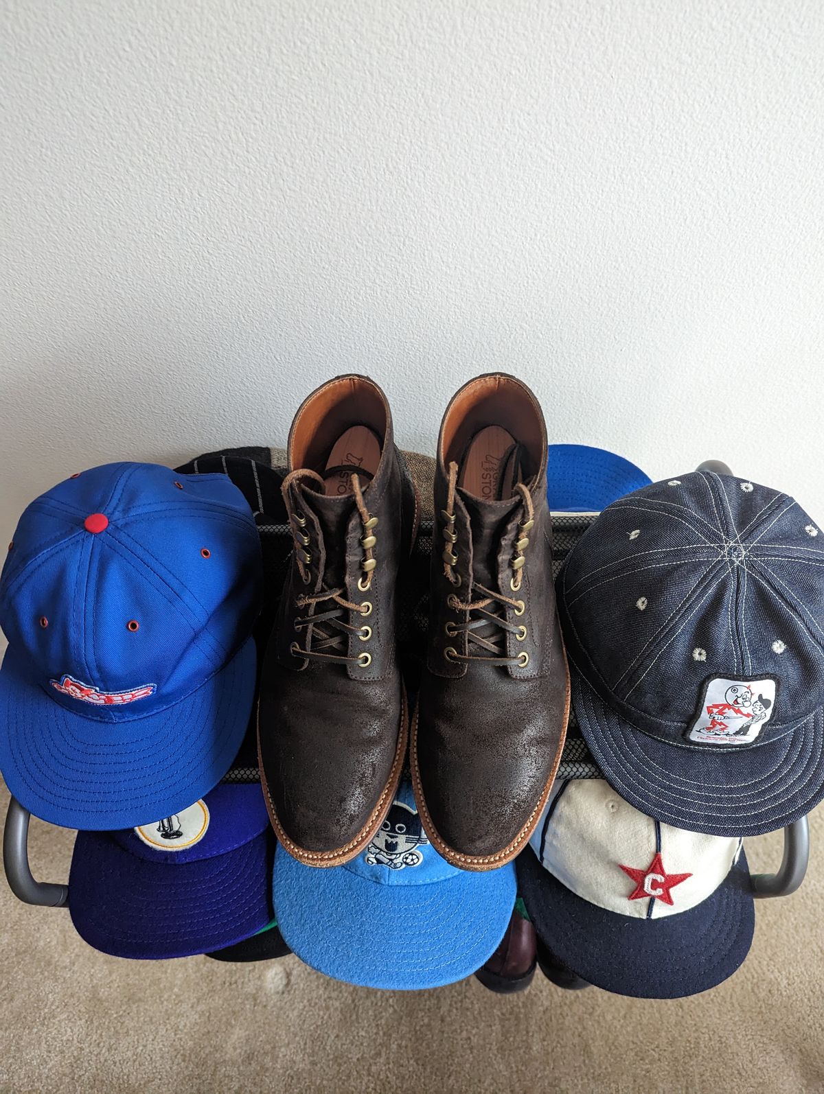 Photo by unofficiallegends on February 1, 2023 of the Grant Stone Diesel Boot in C.F. Stead Earth Waxy Commander Suede.