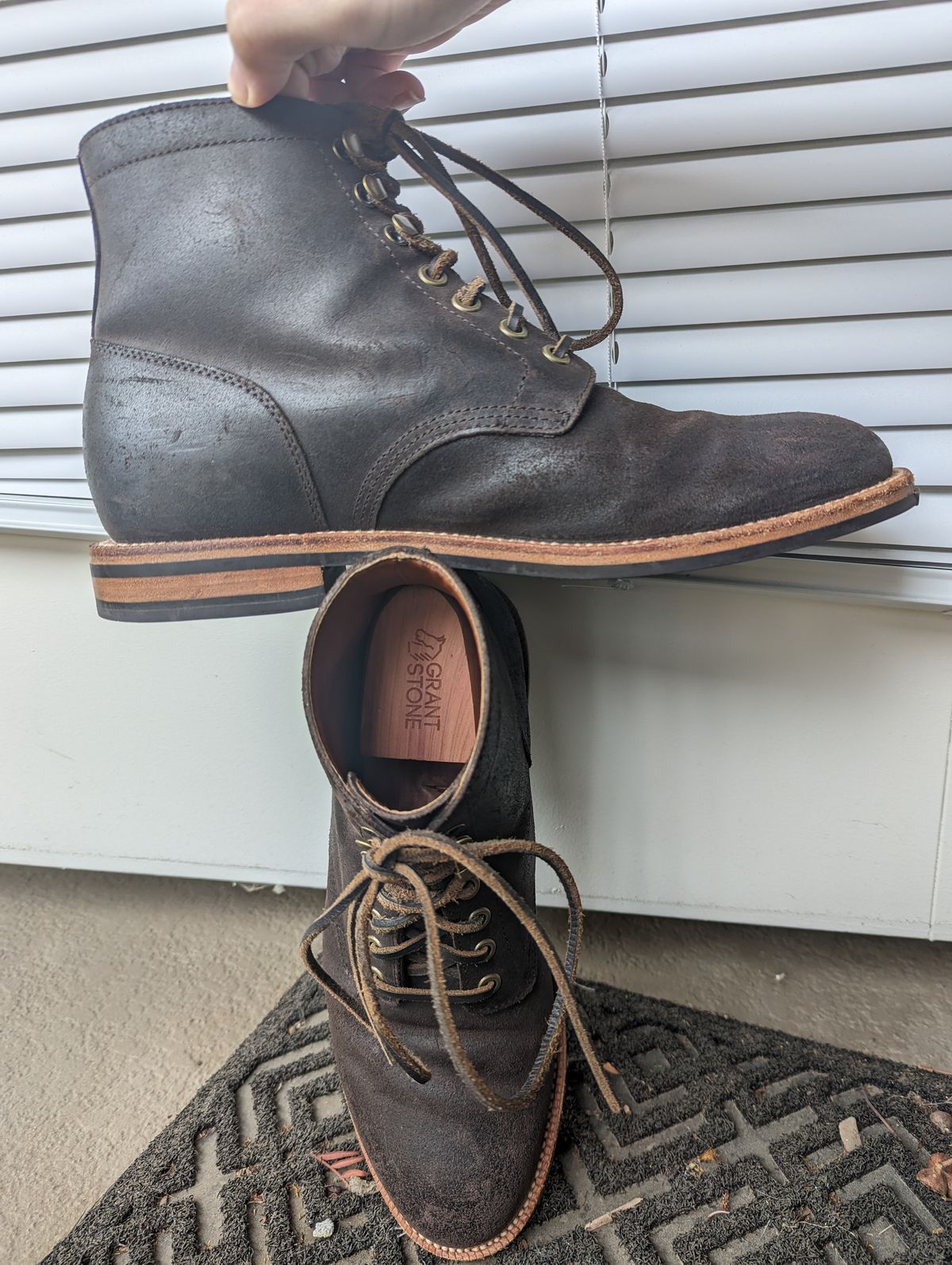 Photo by unofficiallegends on March 2, 2023 of the Grant Stone Diesel Boot in C.F. Stead Earth Waxy Commander Suede.