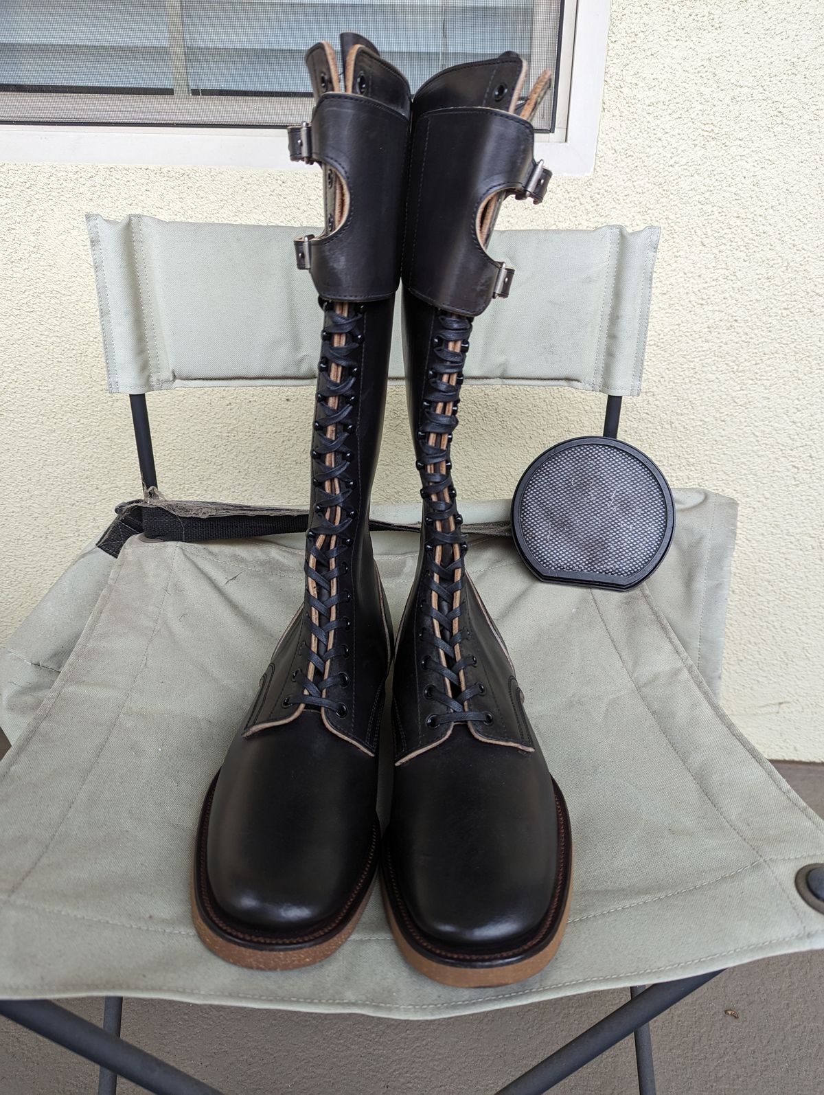 Photo by unofficiallegends on October 1, 2023 of the Clinch x Black Sign Transcontinental in Degermann Black Gustave Cowhide.