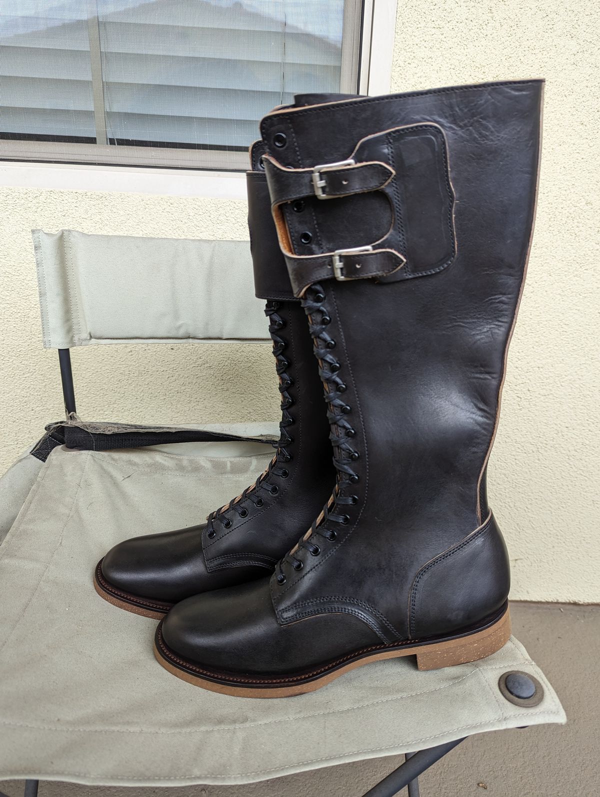 Photo by unofficiallegends on October 1, 2023 of the Clinch x Black Sign Transcontinental in Degermann Black Gustave Cowhide.
