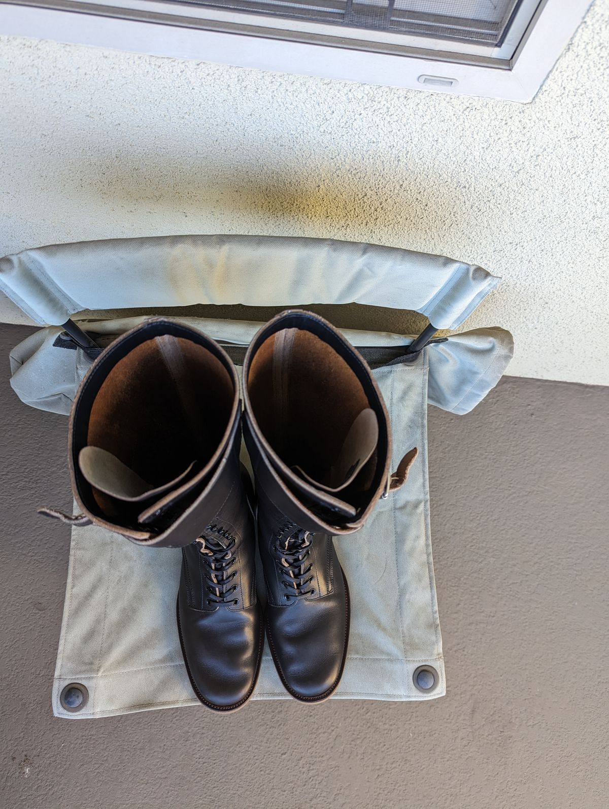 Photo by unofficiallegends on November 4, 2023 of the Clinch x Black Sign Transcontinental in Degermann Black Gustave Cowhide.