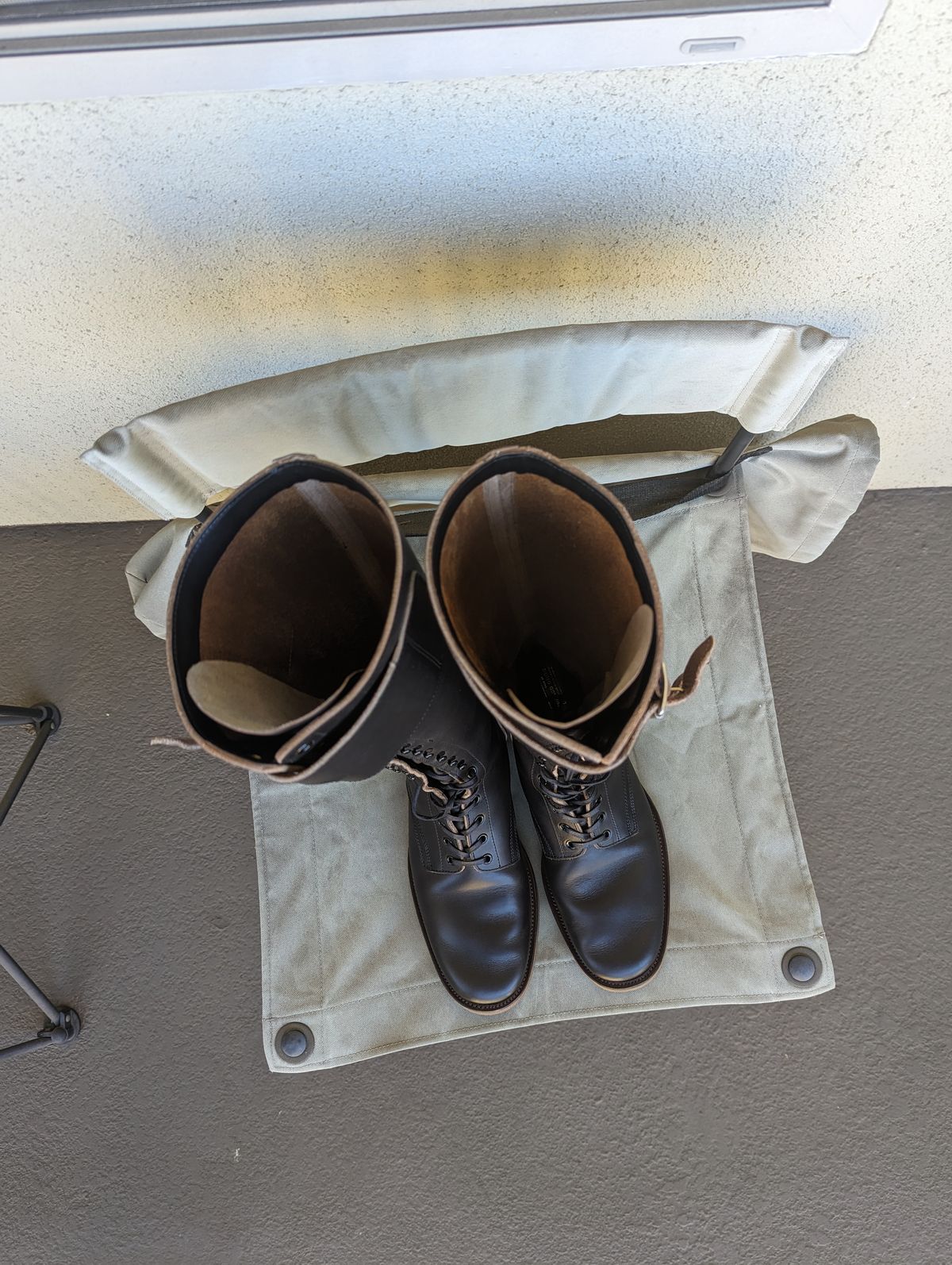 Photo by unofficiallegends on December 2, 2023 of the Clinch x Black Sign Transcontinental in Degermann Black Gustave Cowhide.