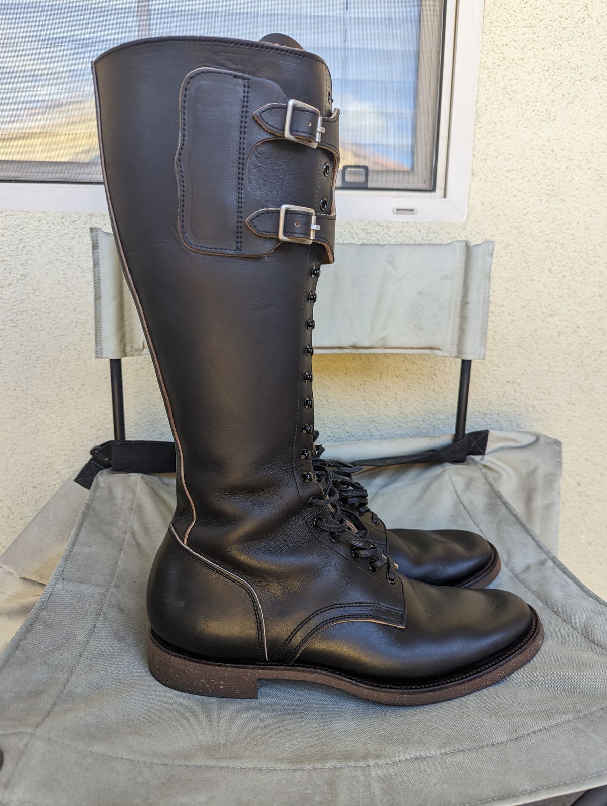 Photo by unofficiallegends on March 1, 2024 of the Clinch x Black Sign Transcontinental in Degermann Black Gustave Cowhide.