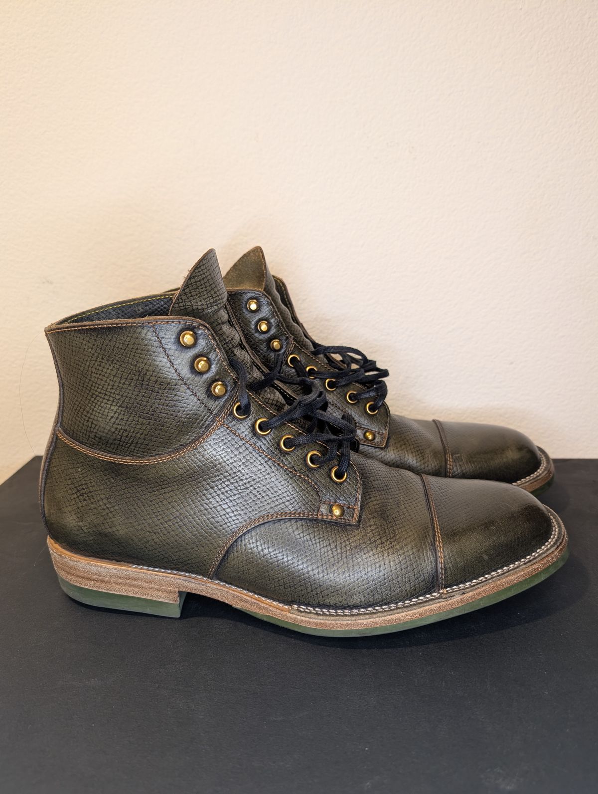 Photo by unofficiallegends on February 5, 2026 of the Iron Boots x Østmo Type 1 in Horween Pioneer Hatchgrain Green.