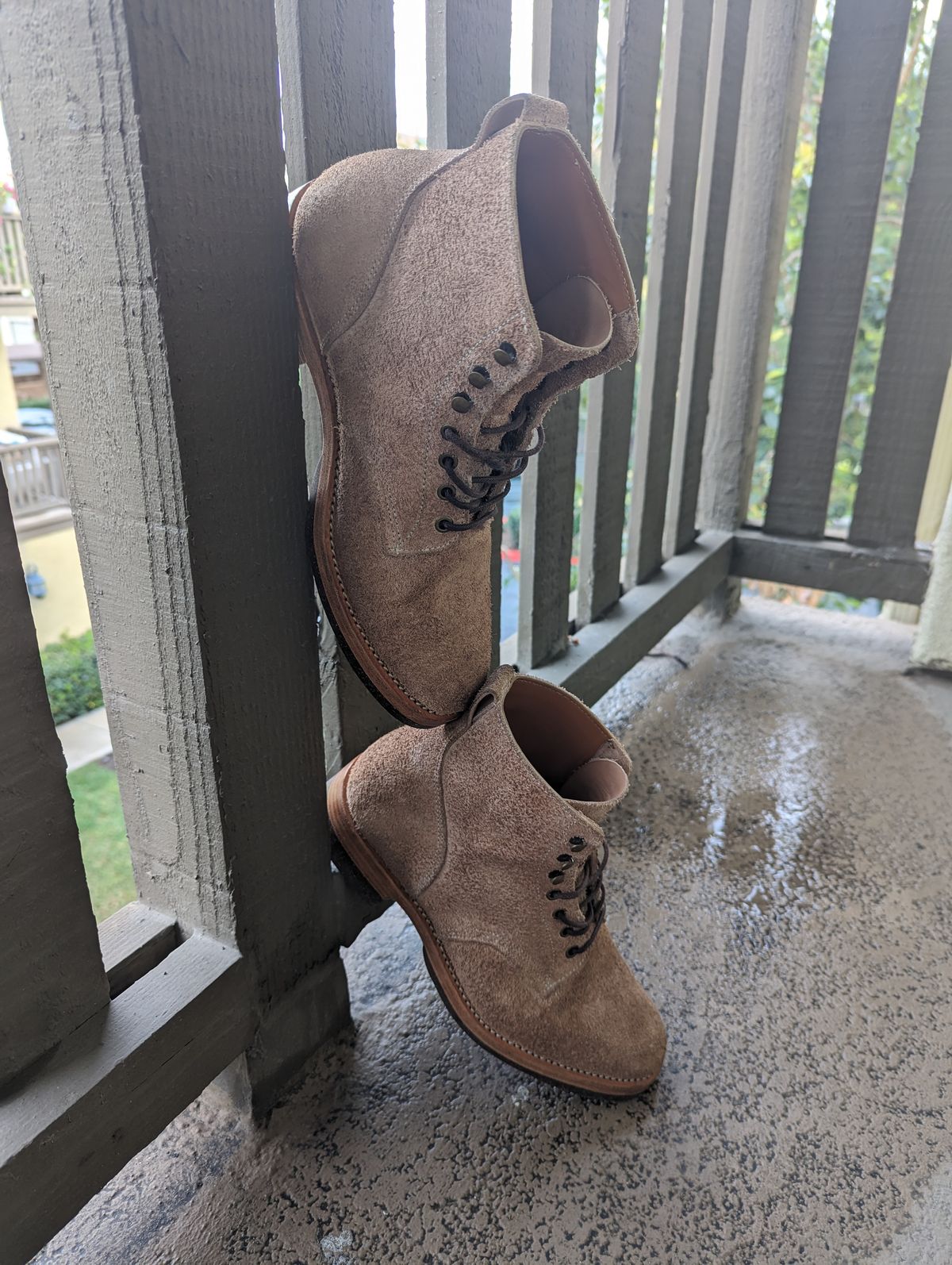Photo by unofficiallegends on February 1, 2024 of the Jakkrabbits Officer Boots in Heritage Natural Vegetable Tanned Roughout.