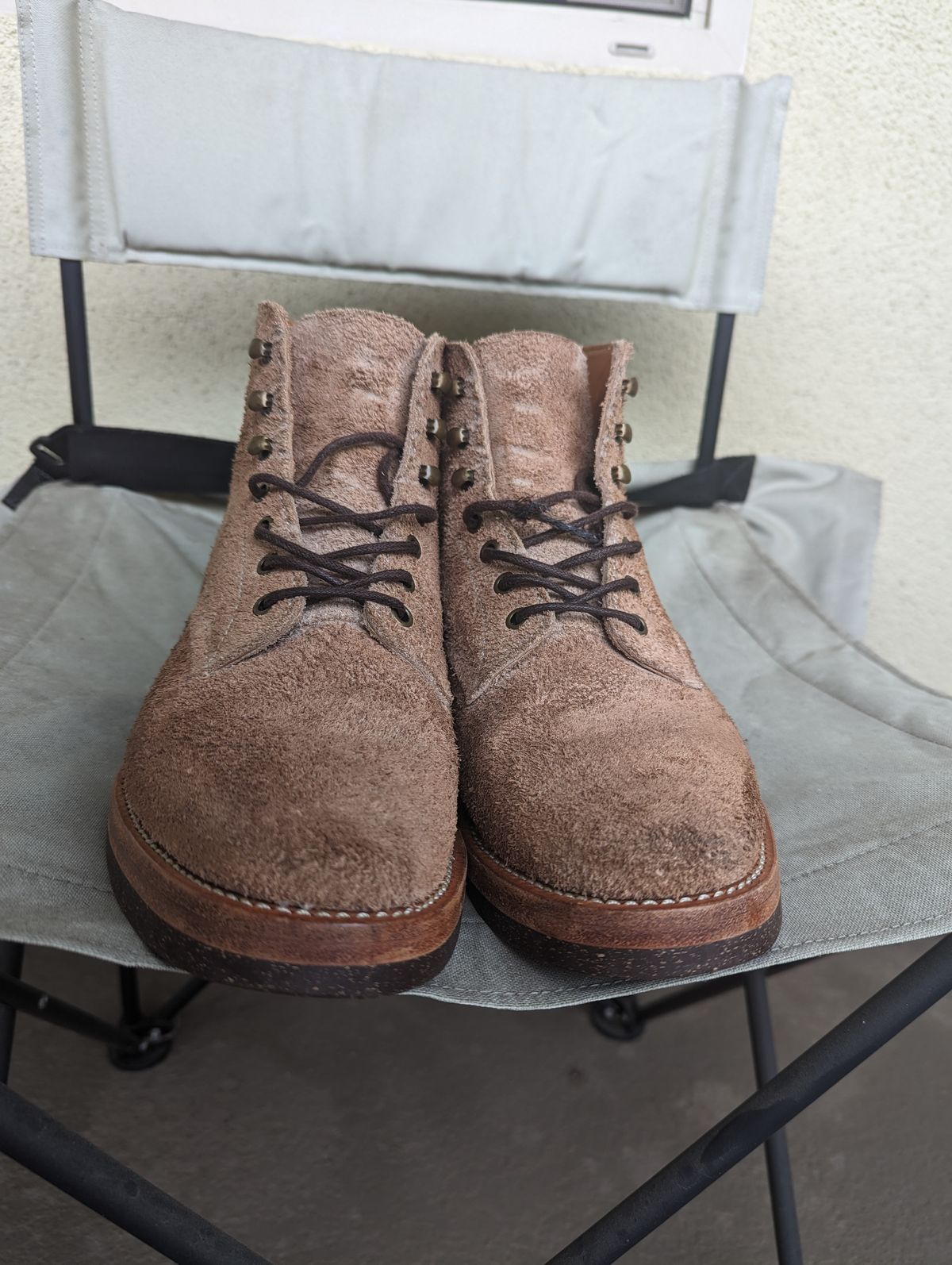 Photo by unofficiallegends on February 1, 2024 of the Jakkrabbits Officer Boots in Heritage Natural Vegetable Tanned Roughout.