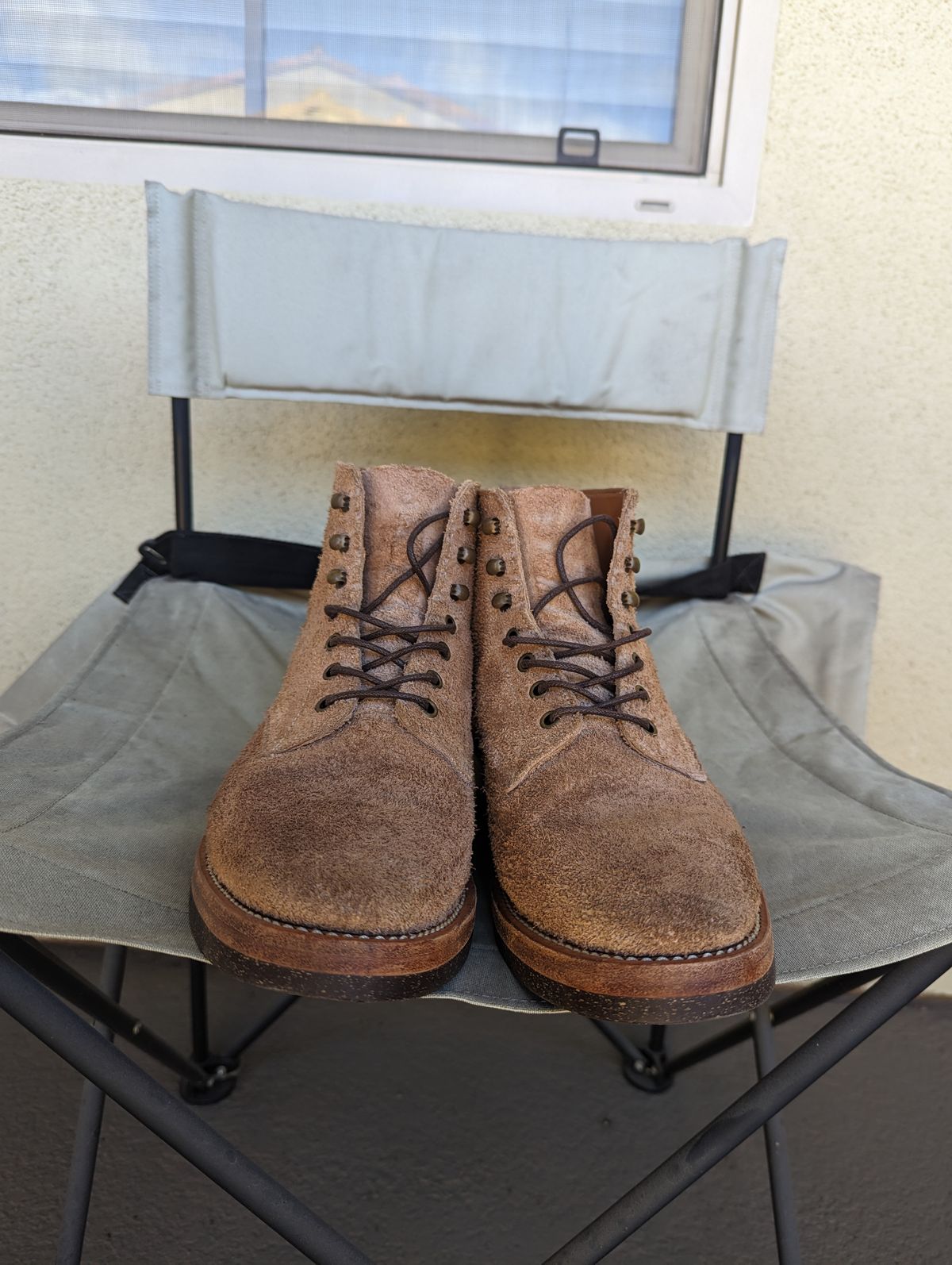 Photo by unofficiallegends on March 1, 2024 of the Jakkrabbits Officer Boots in Heritage Natural Vegetable Tanned Roughout.