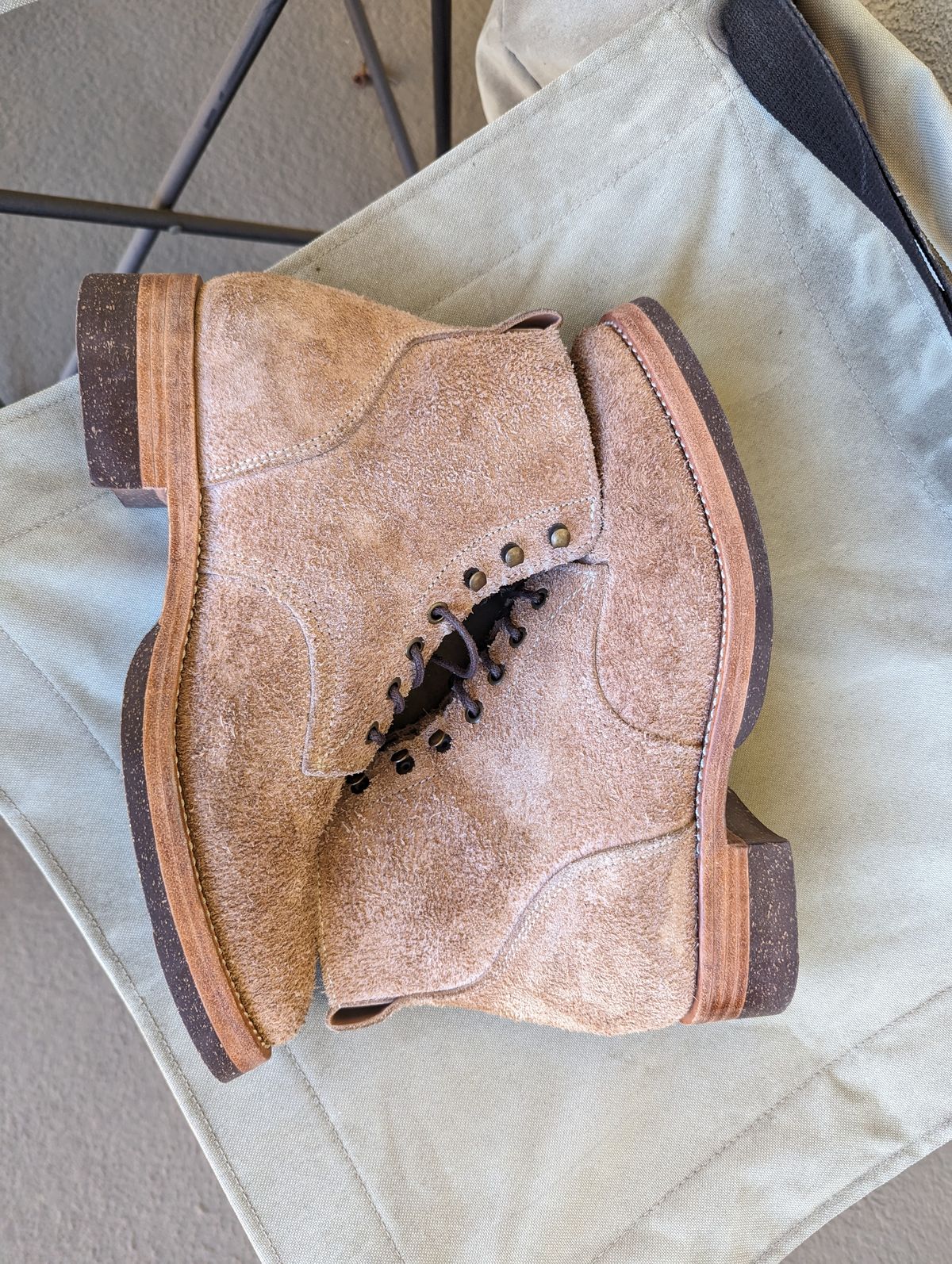 Photo by unofficiallegends on April 3, 2024 of the Jakkrabbits Officer Boots in Heritage Natural Vegetable Tanned Roughout.