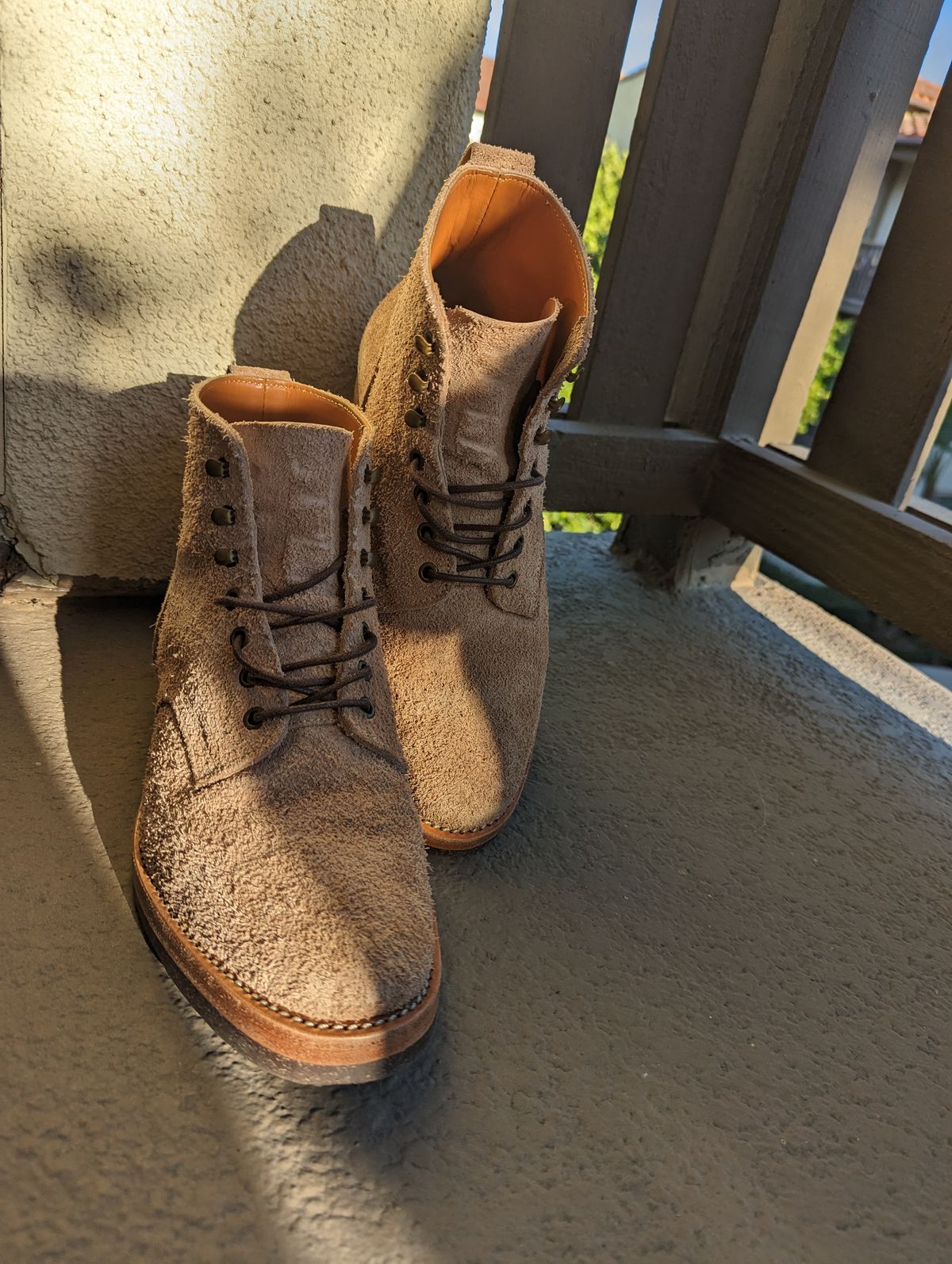 Photo by unofficiallegends on November 4, 2023 of the Jakkrabbits Officer Boots in Heritage Natural Vegetable Tanned Roughout.