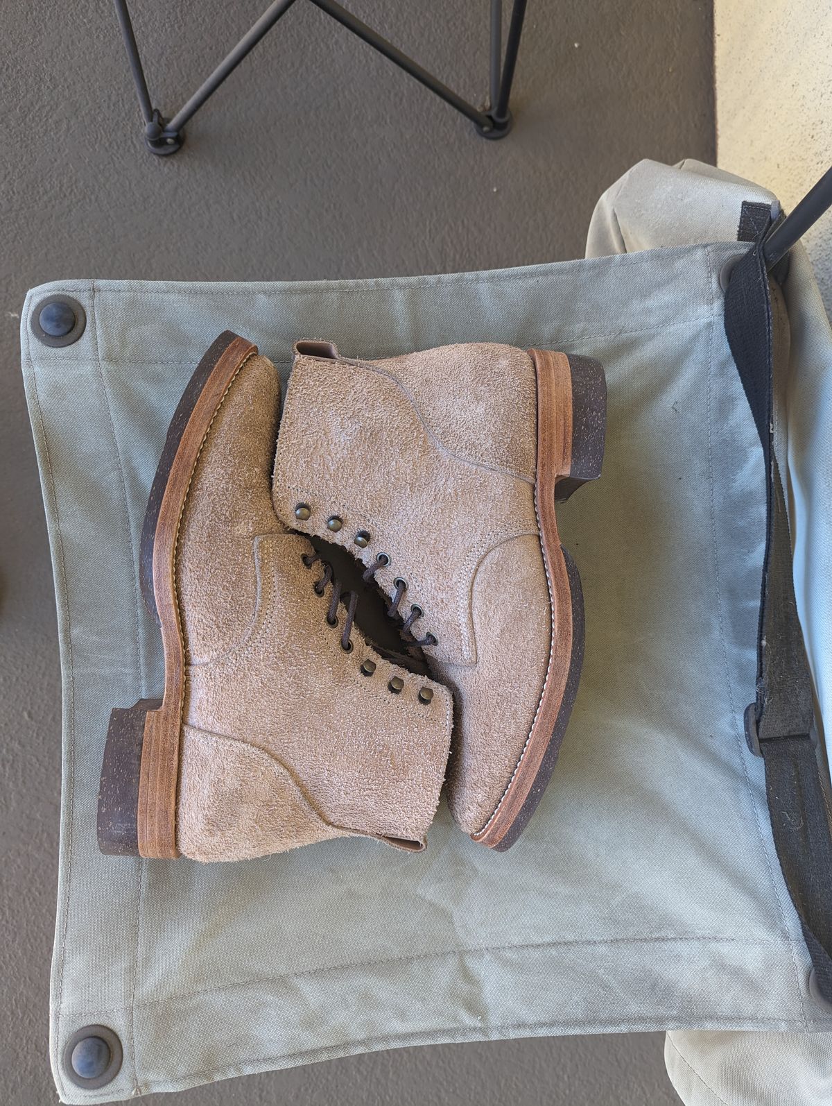 Photo by unofficiallegends on December 2, 2023 of the Jakkrabbits Officer Boots in Heritage Natural Vegetable Tanned Roughout.