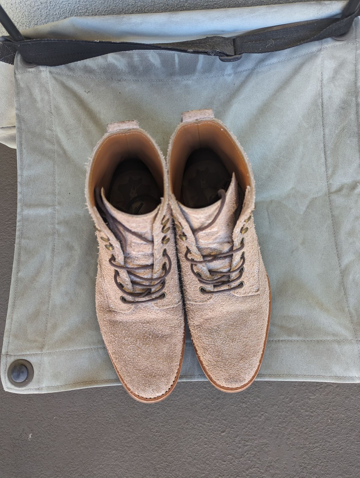 Photo by unofficiallegends on December 2, 2023 of the Jakkrabbits Officer Boots in Heritage Natural Vegetable Tanned Roughout.