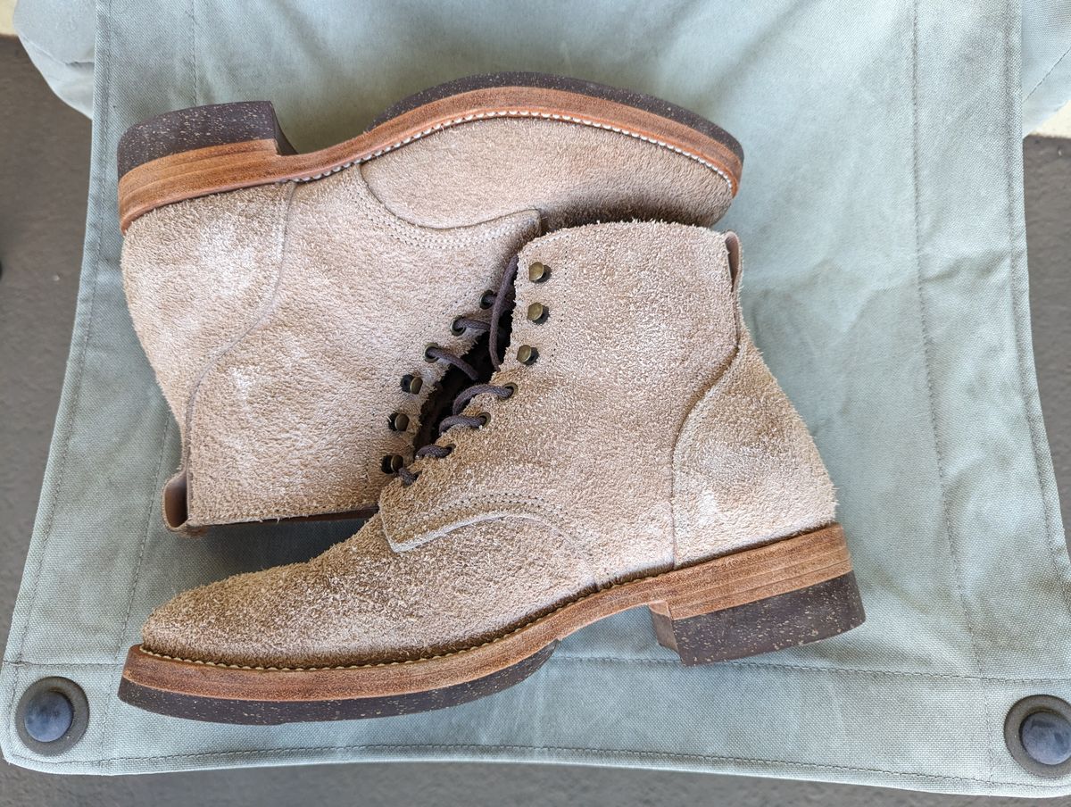 Photo by unofficiallegends on January 2, 2024 of the Jakkrabbits Officer Boots in Heritage Natural Vegetable Tanned Roughout.
