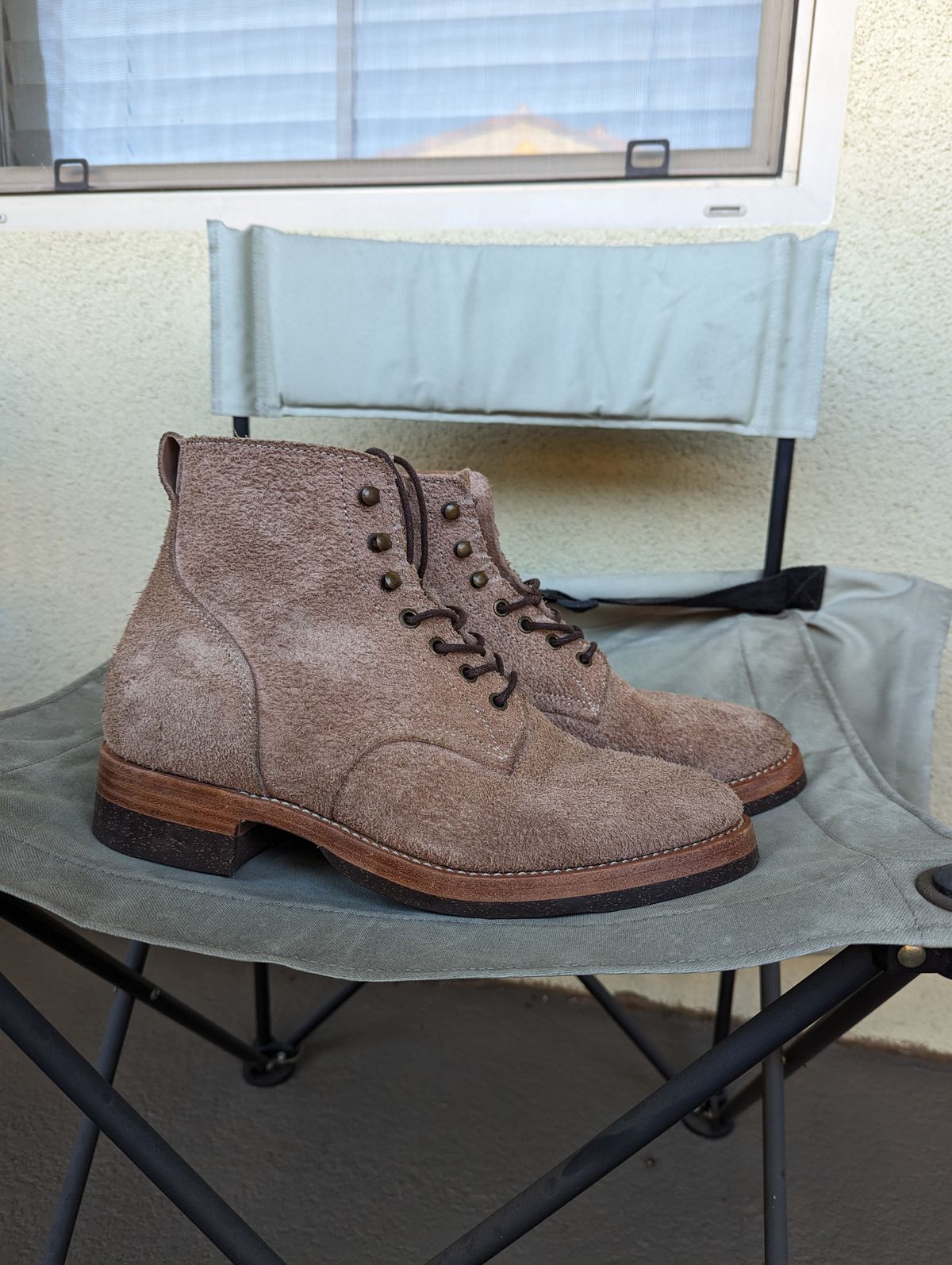 Photo by unofficiallegends on January 2, 2024 of the Jakkrabbits Officer Boots in Heritage Natural Vegetable Tanned Roughout.