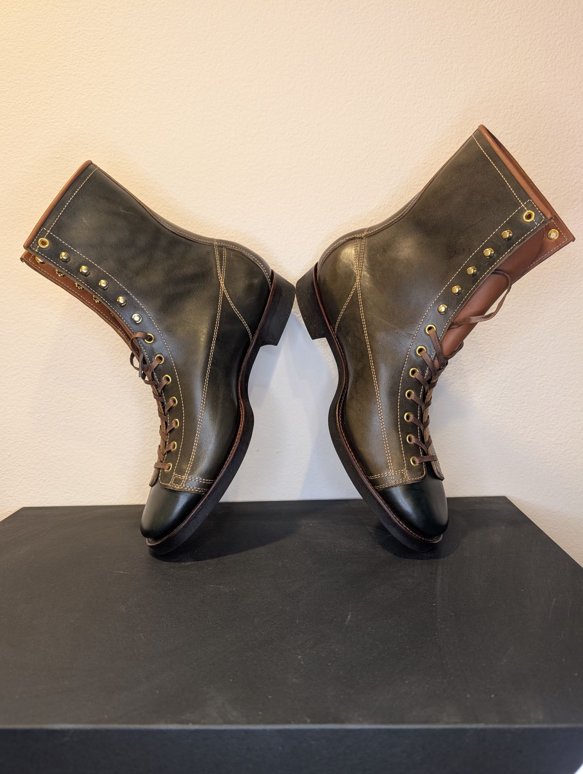 Photo by unofficiallegends on October 5, 2025 of the Clinch Gary Boots in Clinch / Green-Overdyed Horsebutt.