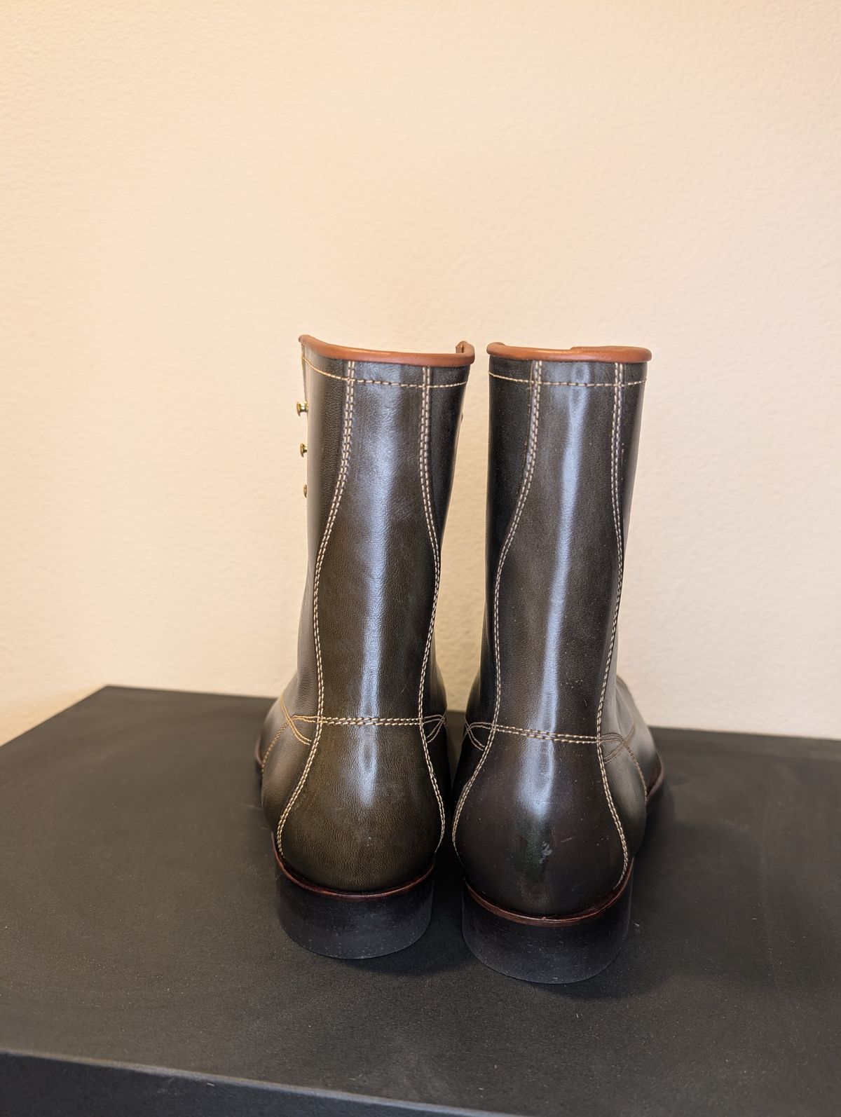 Photo by unofficiallegends on October 5, 2025 of the Clinch Gary Boots in Clinch / Green-Overdyed Horsebutt.