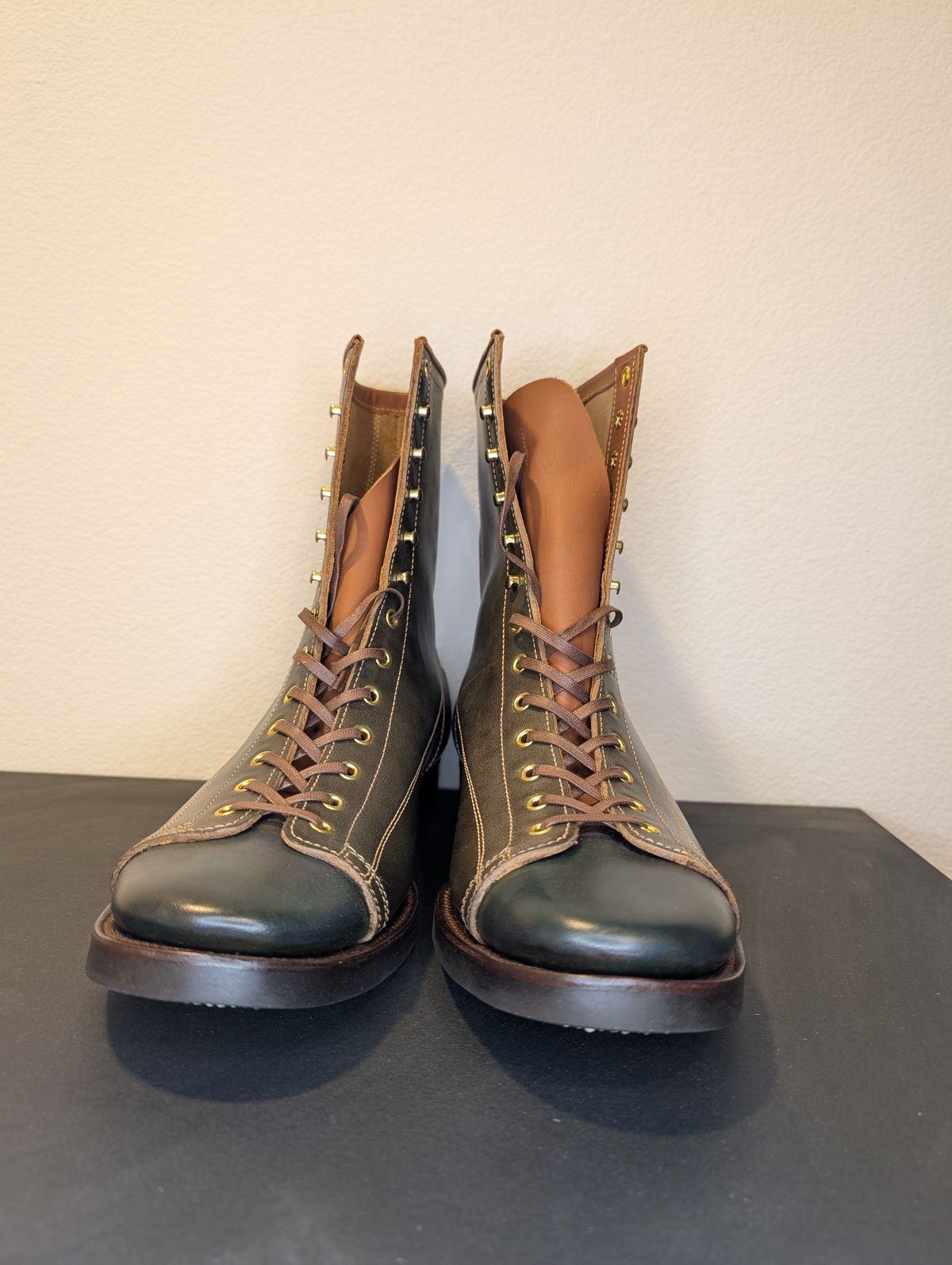 Photo by unofficiallegends on October 5, 2025 of the Clinch Gary Boots in Clinch / Green-Overdyed Horsebutt.