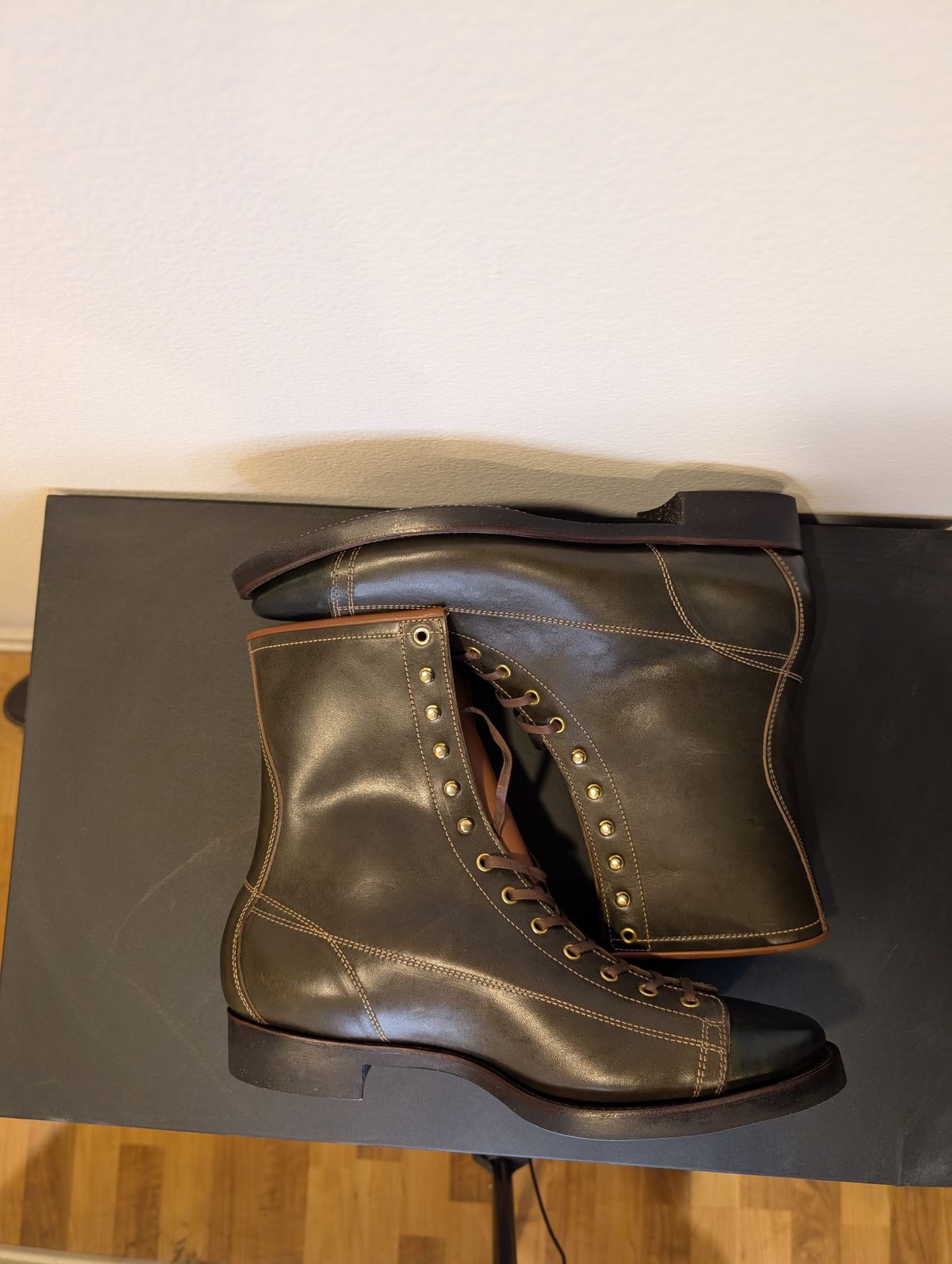 Photo by unofficiallegends on October 5, 2025 of the Clinch Gary Boots in Clinch / Green-Overdyed Horsebutt.