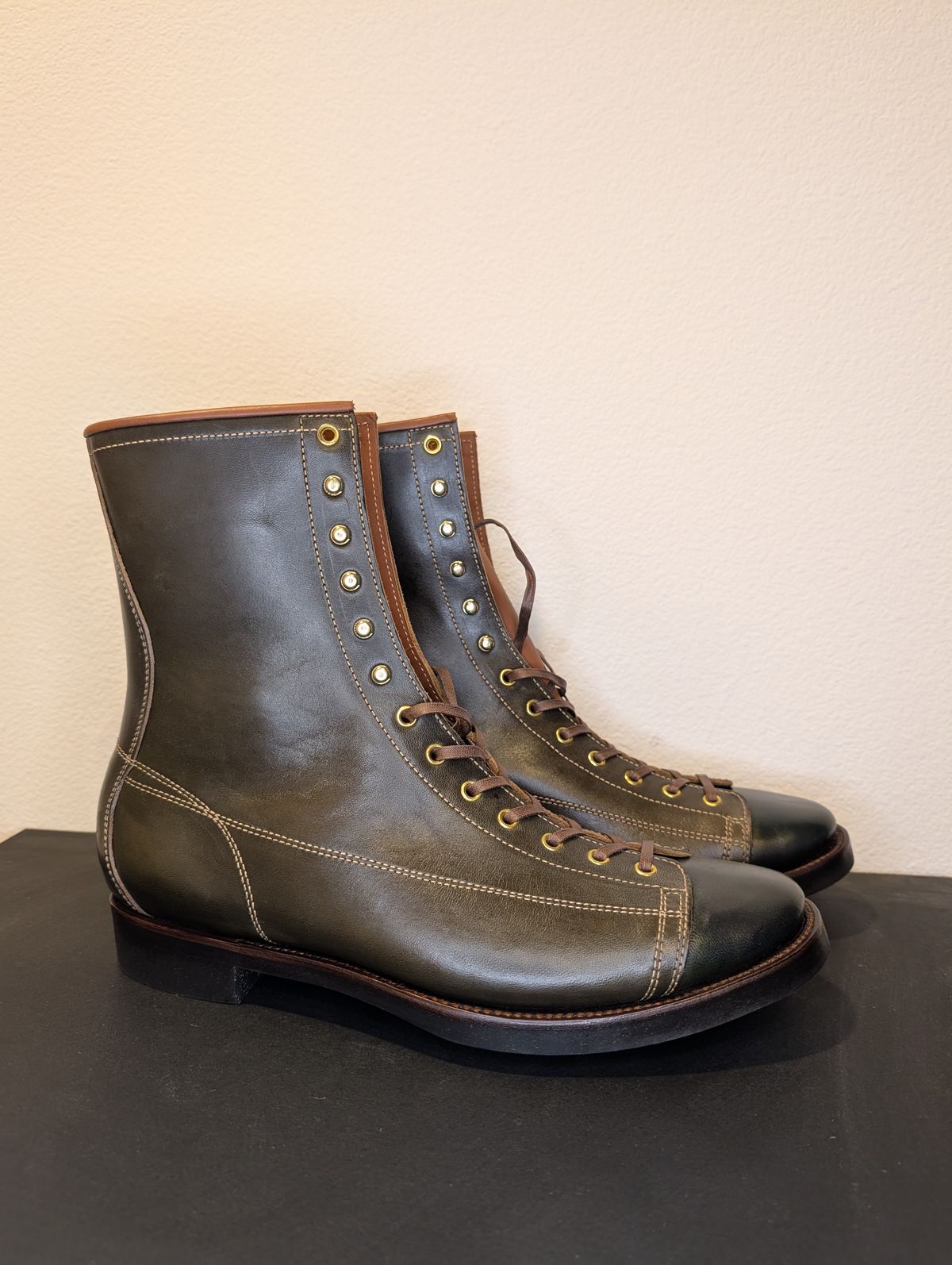 Photo by unofficiallegends on October 5, 2025 of the Clinch Gary Boots in Clinch / Green-Overdyed Horsebutt.