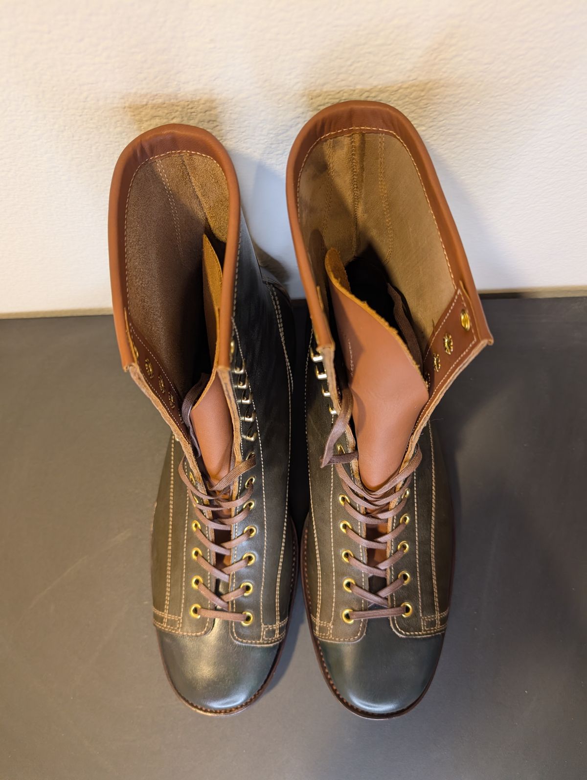 Photo by unofficiallegends on October 5, 2025 of the Clinch Gary Boots in Clinch / Green-Overdyed Horsebutt.