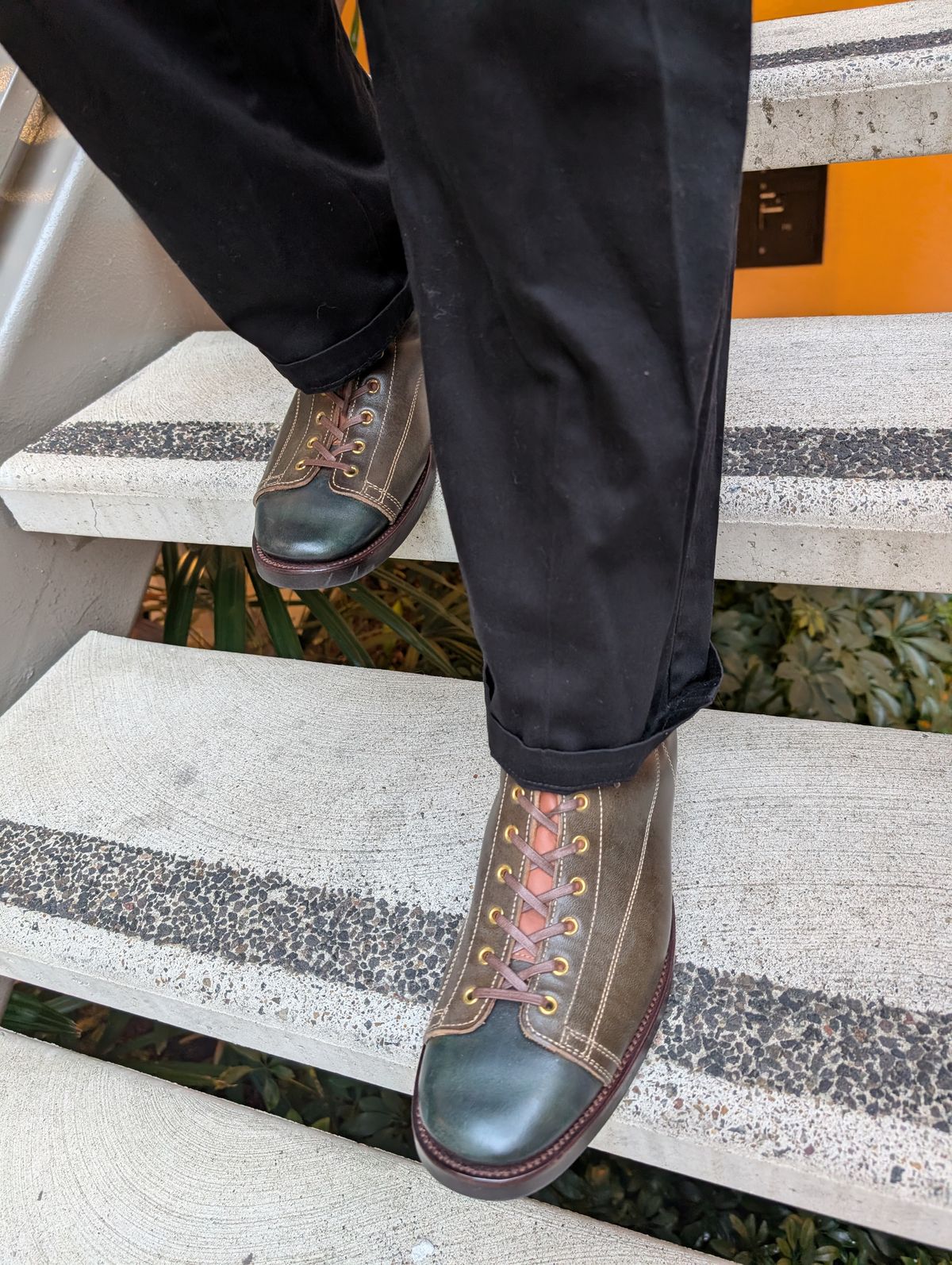 Photo by unofficiallegends on November 3, 2025 of the Clinch Gary Boots in Clinch / Green-Overdyed Horsebutt.