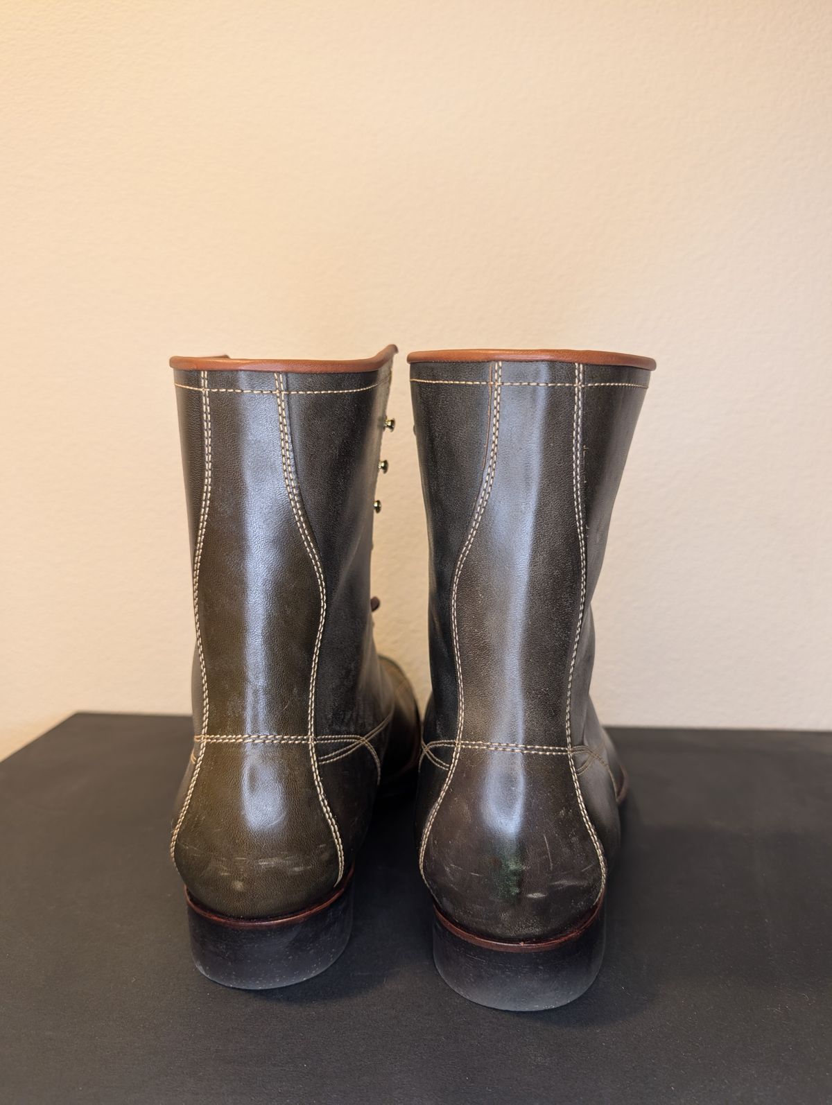 Photo by unofficiallegends on November 4, 2025 of the Clinch Gary Boots in Clinch / Green-Overdyed Horsebutt.