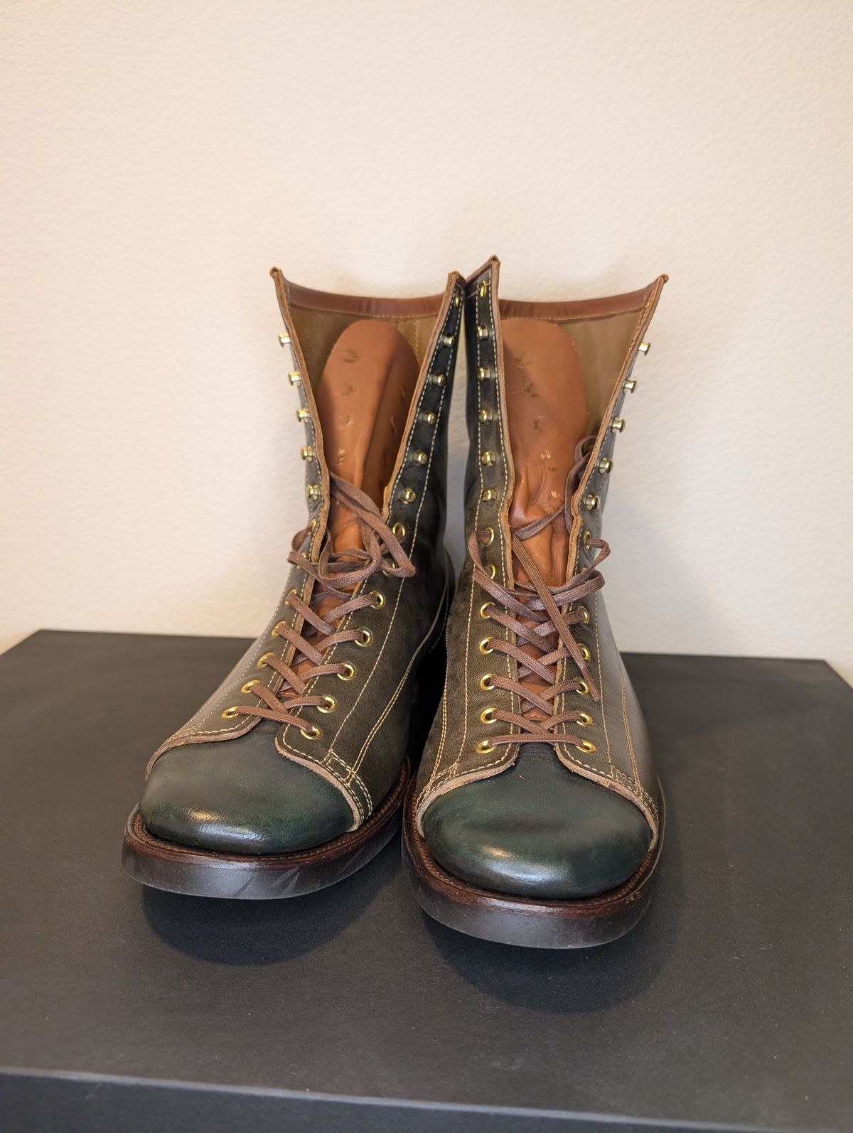 Photo by unofficiallegends on November 4, 2025 of the Clinch Gary Boots in Clinch / Green-Overdyed Horsebutt.