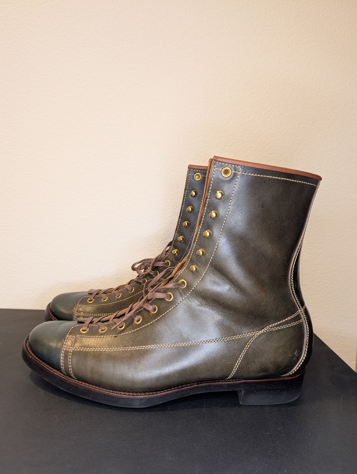 Photo by unofficiallegends on November 4, 2025 of the Clinch Gary Boots in Clinch / Green-Overdyed Horsebutt.