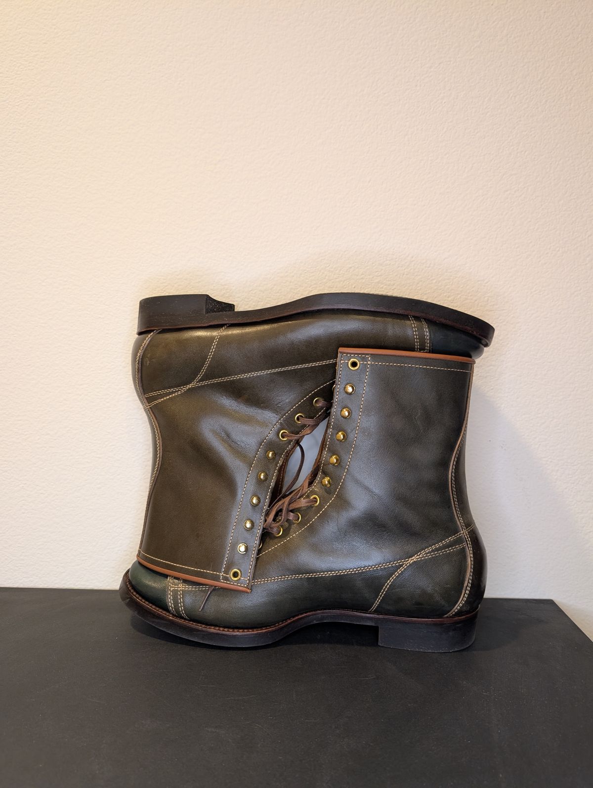 Photo by unofficiallegends on November 4, 2025 of the Clinch Gary Boots in Clinch / Green-Overdyed Horsebutt.