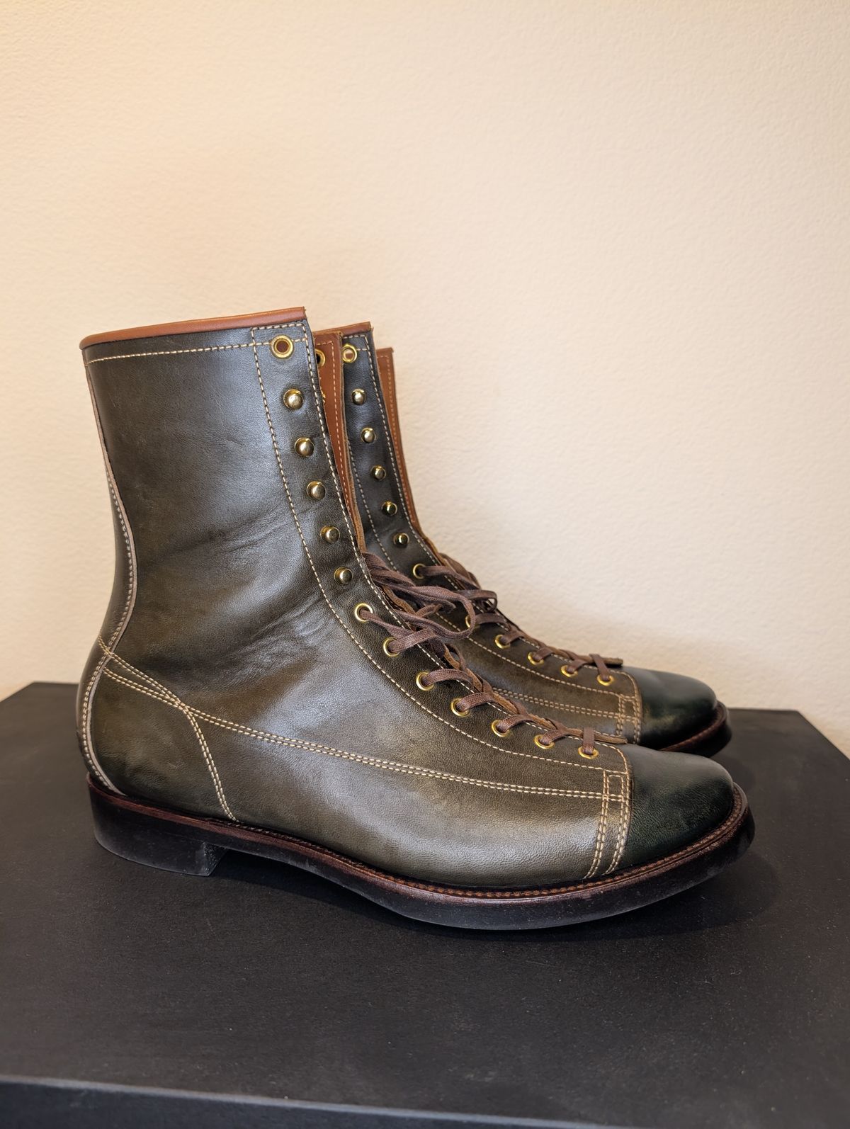 Photo by unofficiallegends on November 4, 2025 of the Clinch Gary Boots in Clinch / Green-Overdyed Horsebutt.