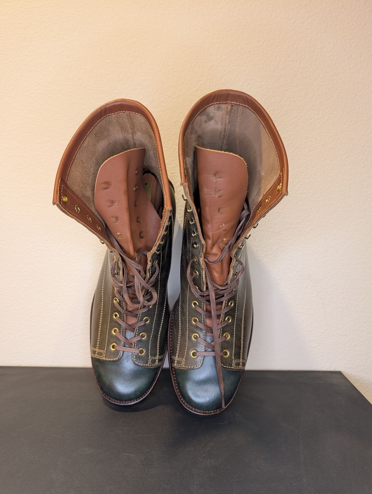 Photo by unofficiallegends on November 4, 2025 of the Clinch Gary Boots in Clinch / Green-Overdyed Horsebutt.