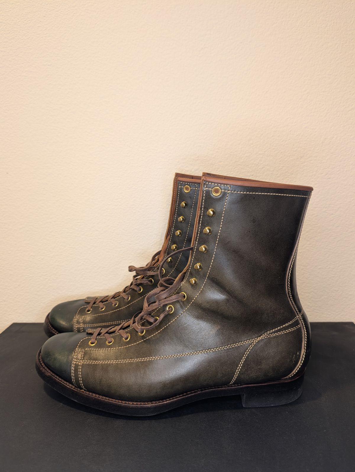 Photo by unofficiallegends on December 5, 2025 of the Clinch Gary Boots in Clinch / Green-Overdyed Horsebutt.