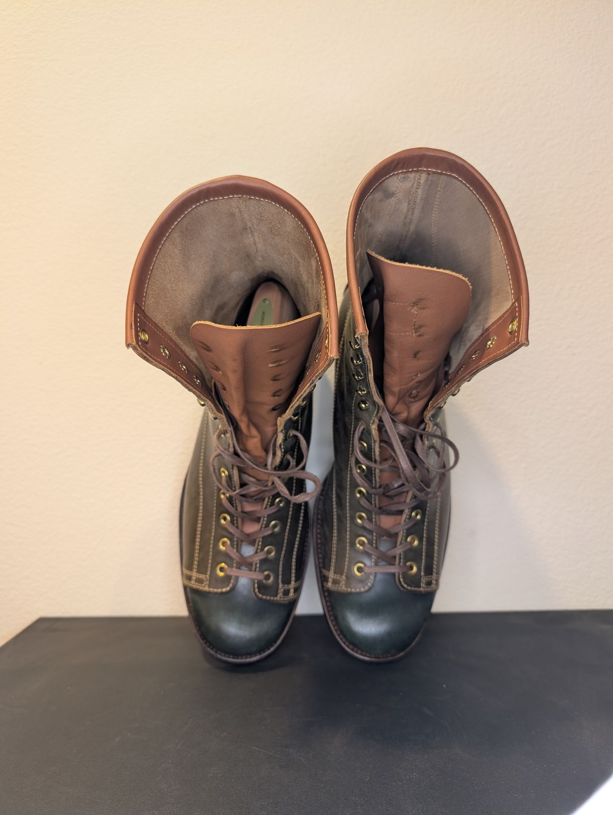 Photo by unofficiallegends on December 5, 2025 of the Clinch Gary Boots in Clinch / Green-Overdyed Horsebutt.