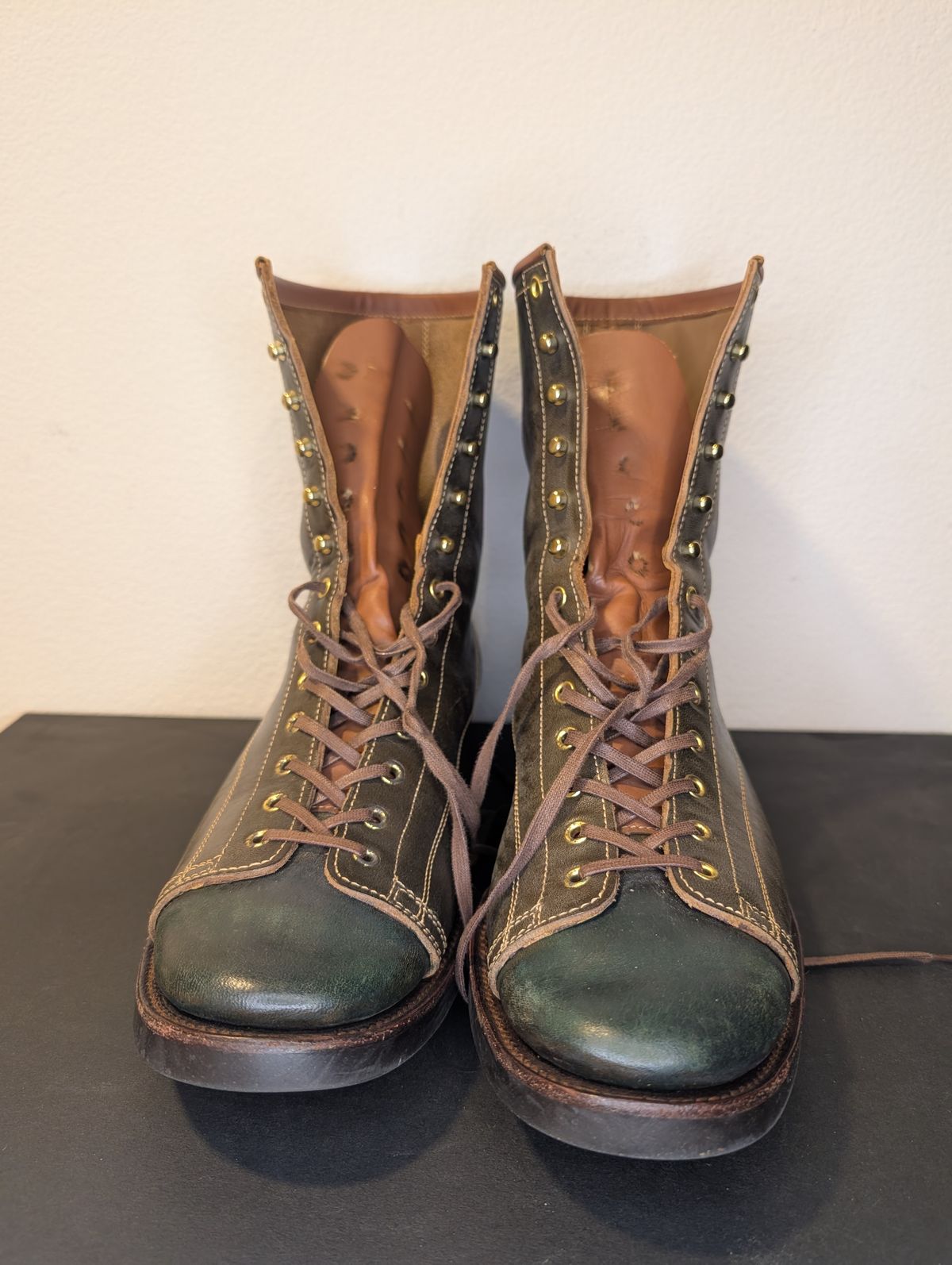 Photo by unofficiallegends on February 5, 2026 of the Clinch Gary Boots in Clinch / Green-Overdyed Horsebutt.