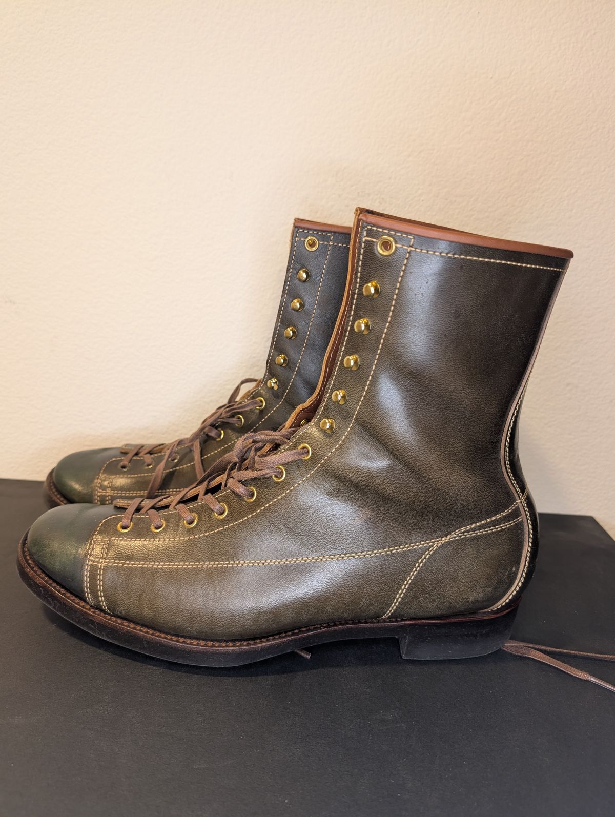 Photo by unofficiallegends on February 5, 2026 of the Clinch Gary Boots in Clinch / Green-Overdyed Horsebutt.