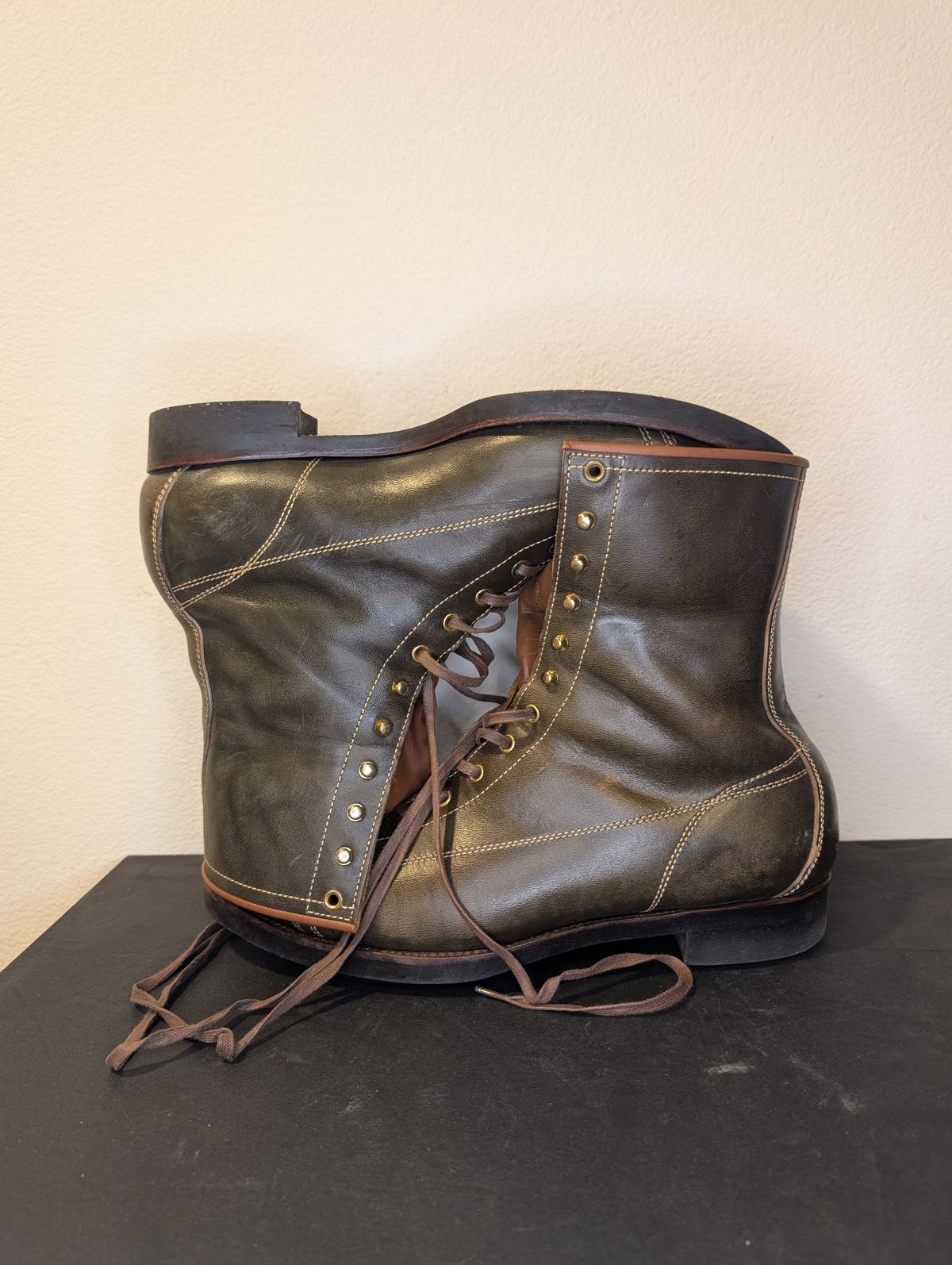 Photo by unofficiallegends on March 4, 2026 of the Clinch Gary Boots in Clinch / Green-Overdyed Horsebutt.